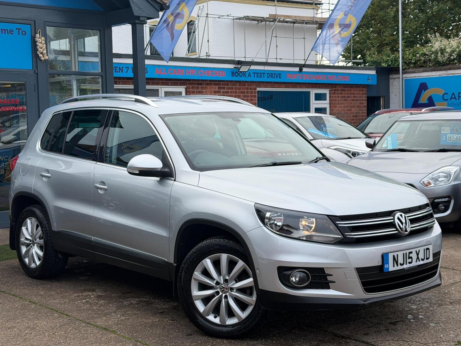 2015 Volkswagen Tiguan 2.0 TDI BlueMotion Tech Match 4WD Euro in silver — photo 1 of 74