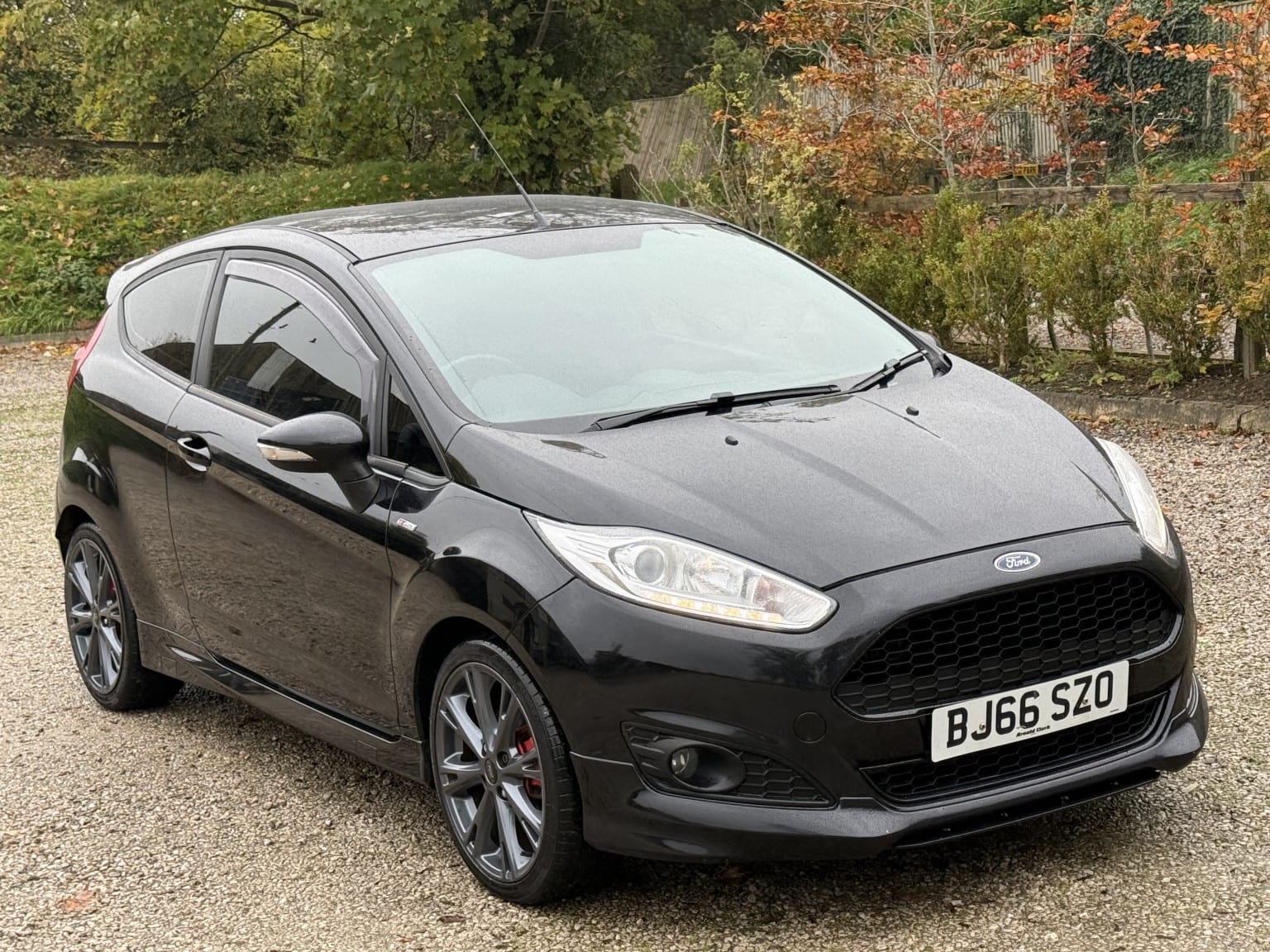 2016 Ford Fiesta 1.0 T EcoBoost ST-Line in black — photo 1 of 16