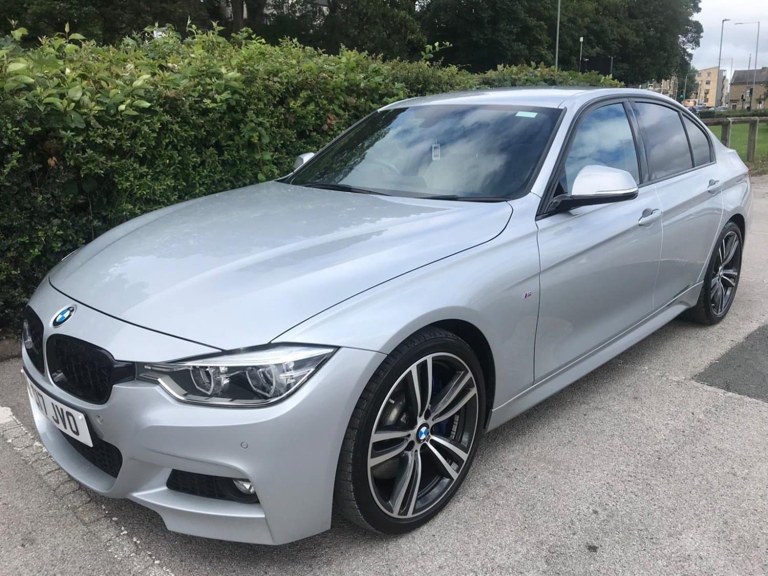 BMW 3 Series - image 1 of 35