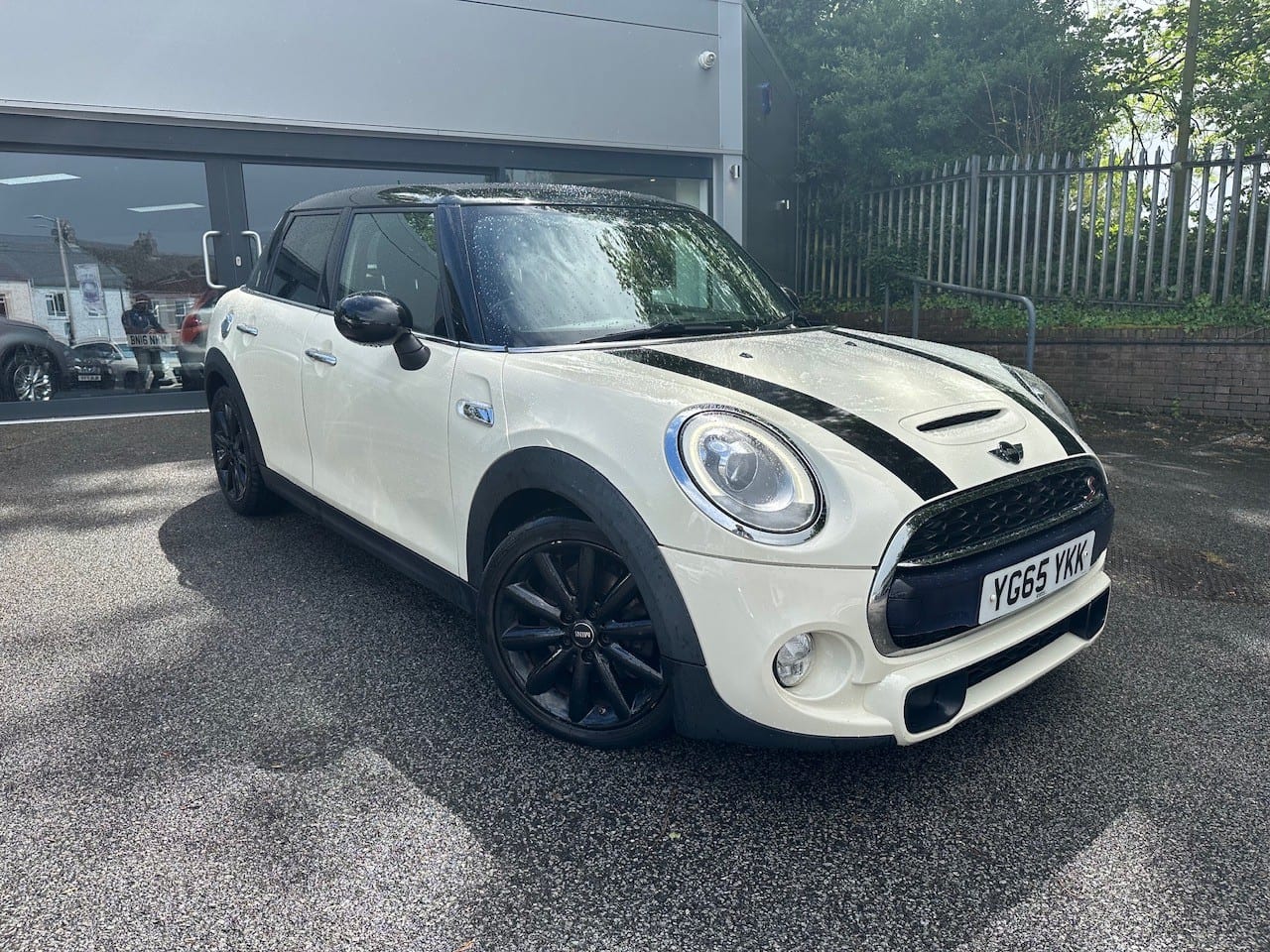 MINI Hatch Cooper S - image 1 of 18