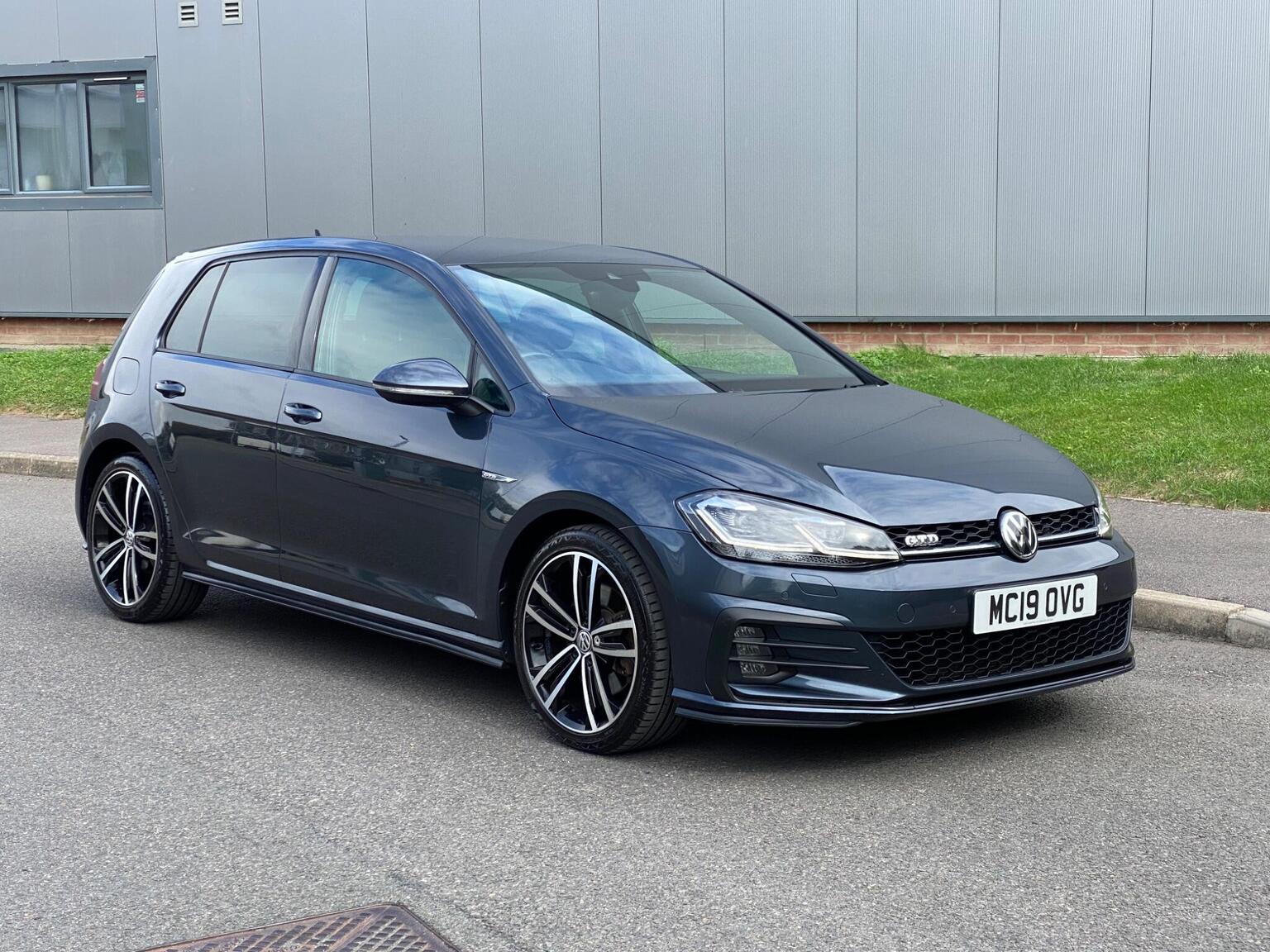 Volkswagen Golf - image 1 of 61