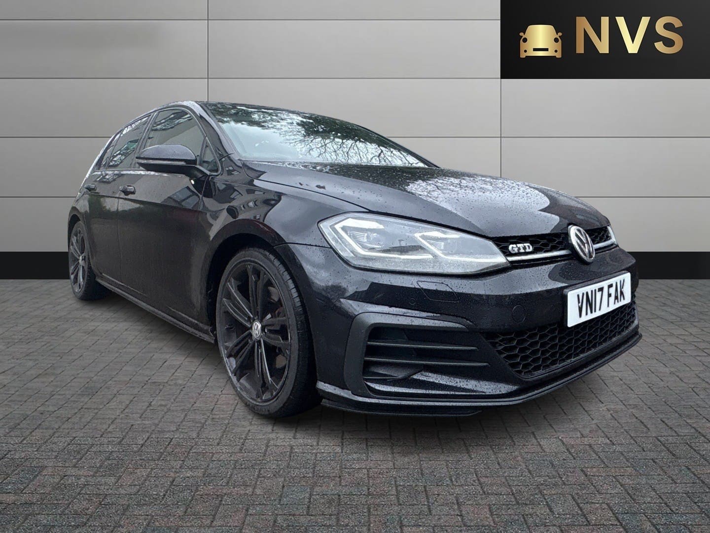 VOLKSWAGEN GOLF - image 1 of 14