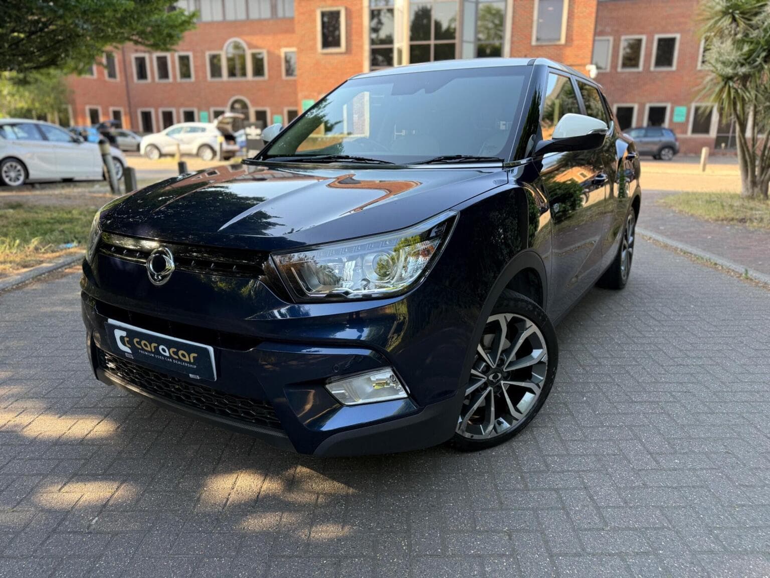 SsangYong Tivoli - image 1 of 57