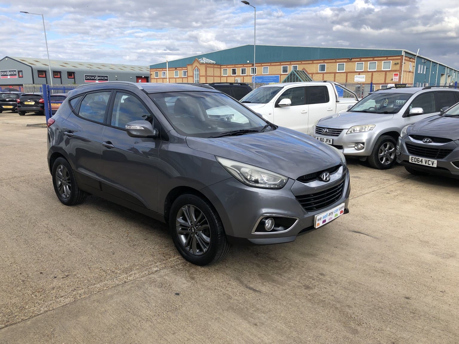 Hyundai ix35 - image 1 of 26