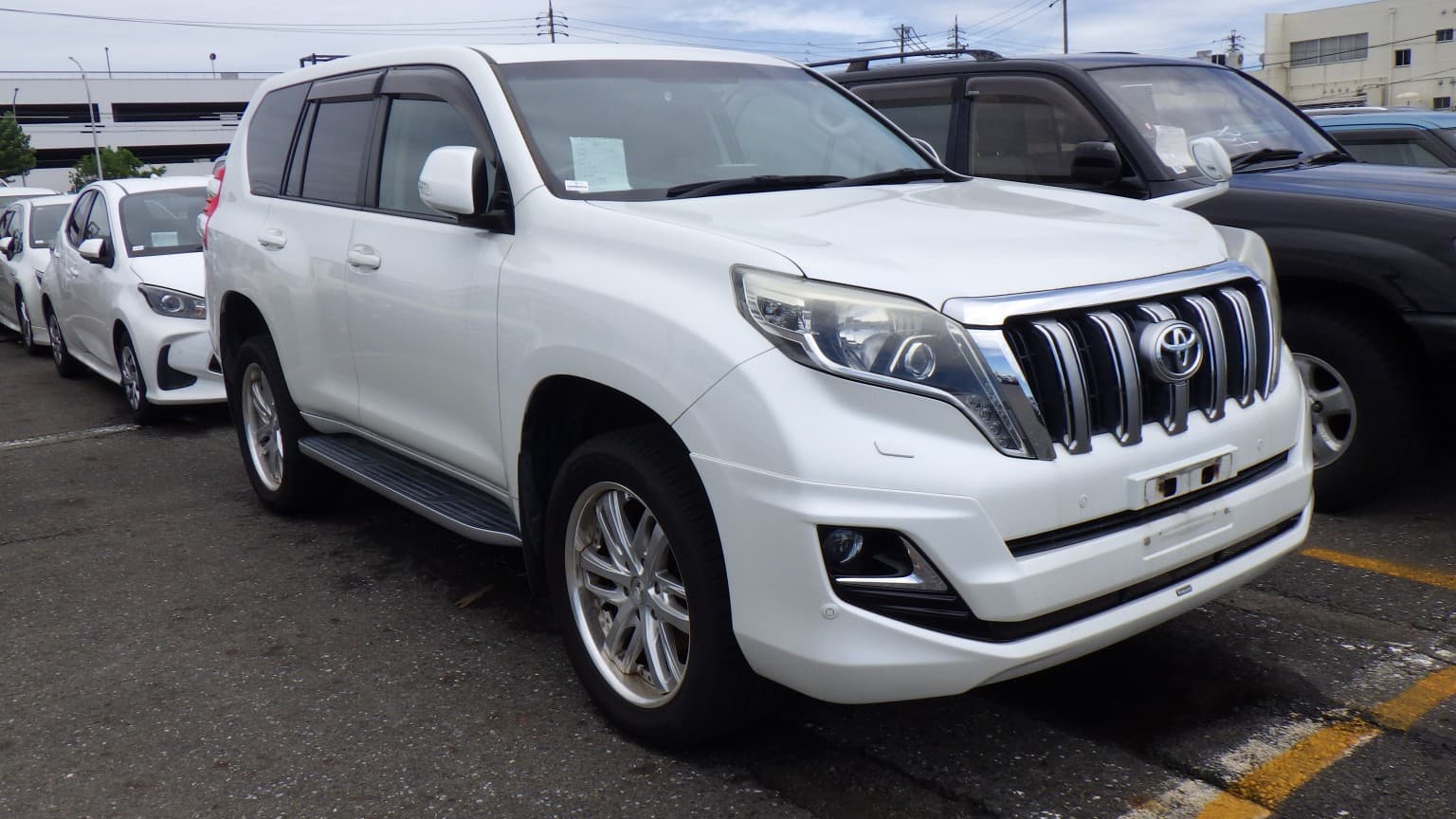Toyota Land Cruiser - image 1 of 9