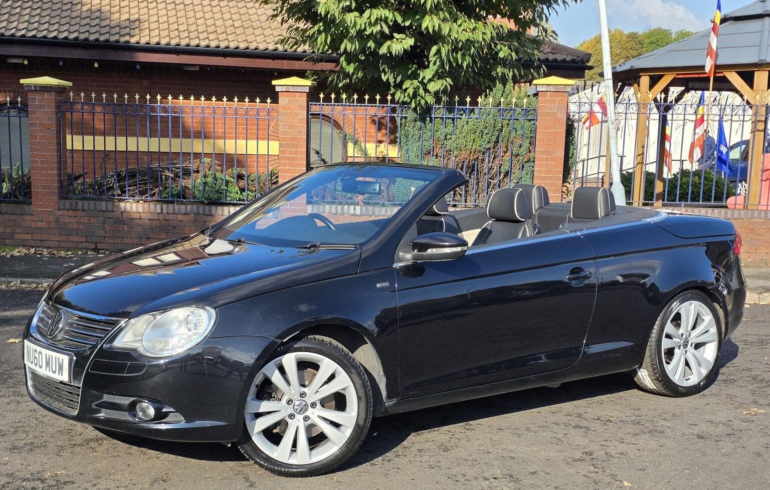 Volkswagen Eos - image 1 of 47
