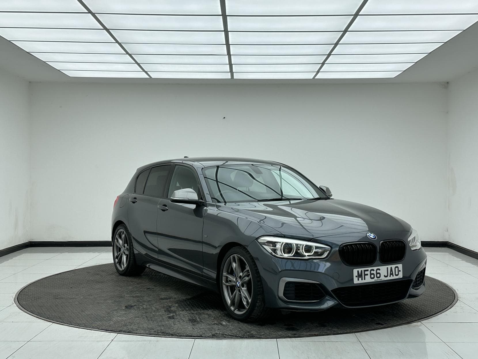 BMW 1 Series - image 1 of 56