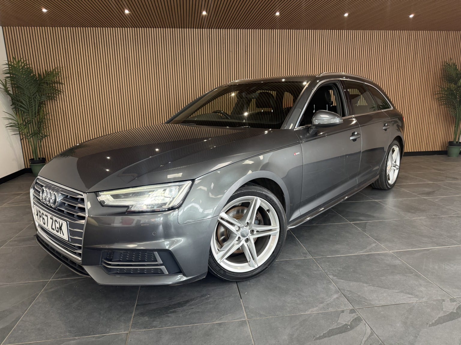 Audi A4 Avant - image 1 of 29