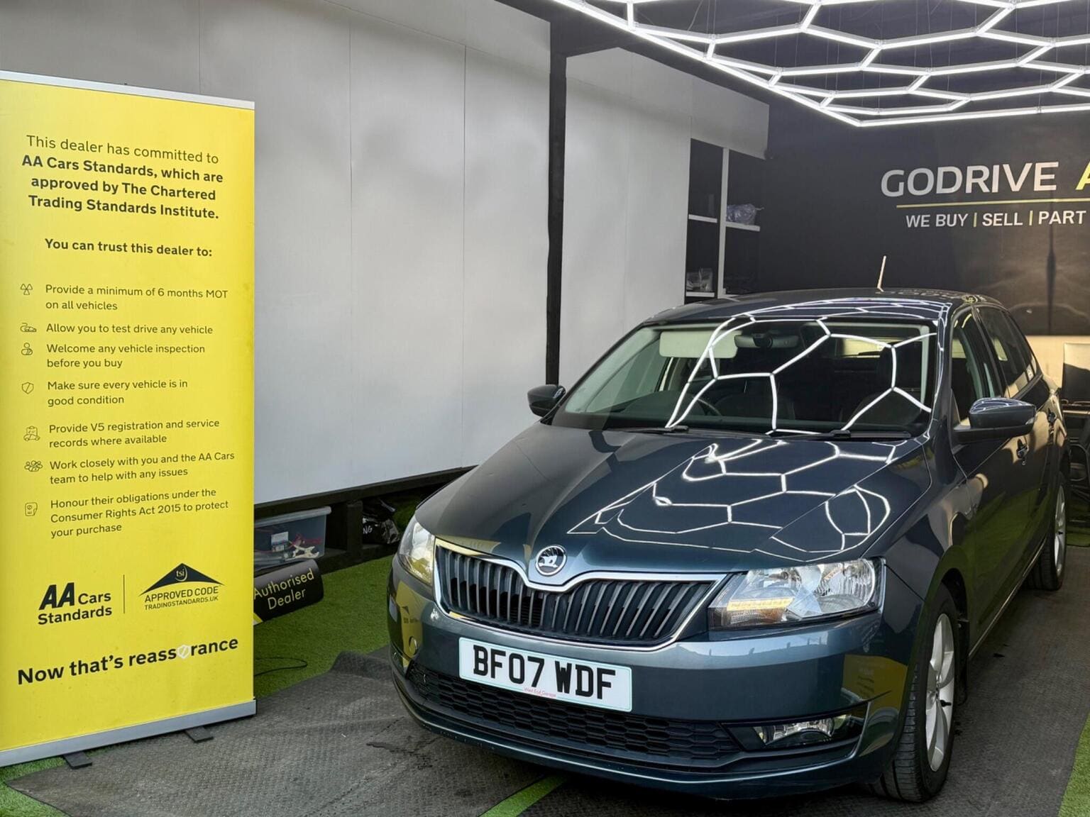 Skoda Rapid Spaceback - image 1 of 50