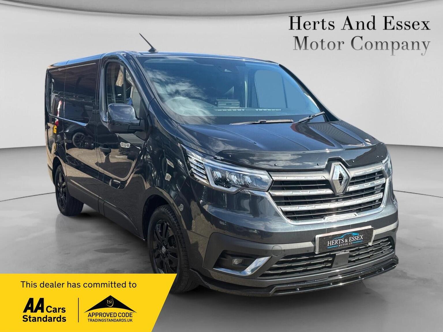 Renault Trafic - image 1 of 46