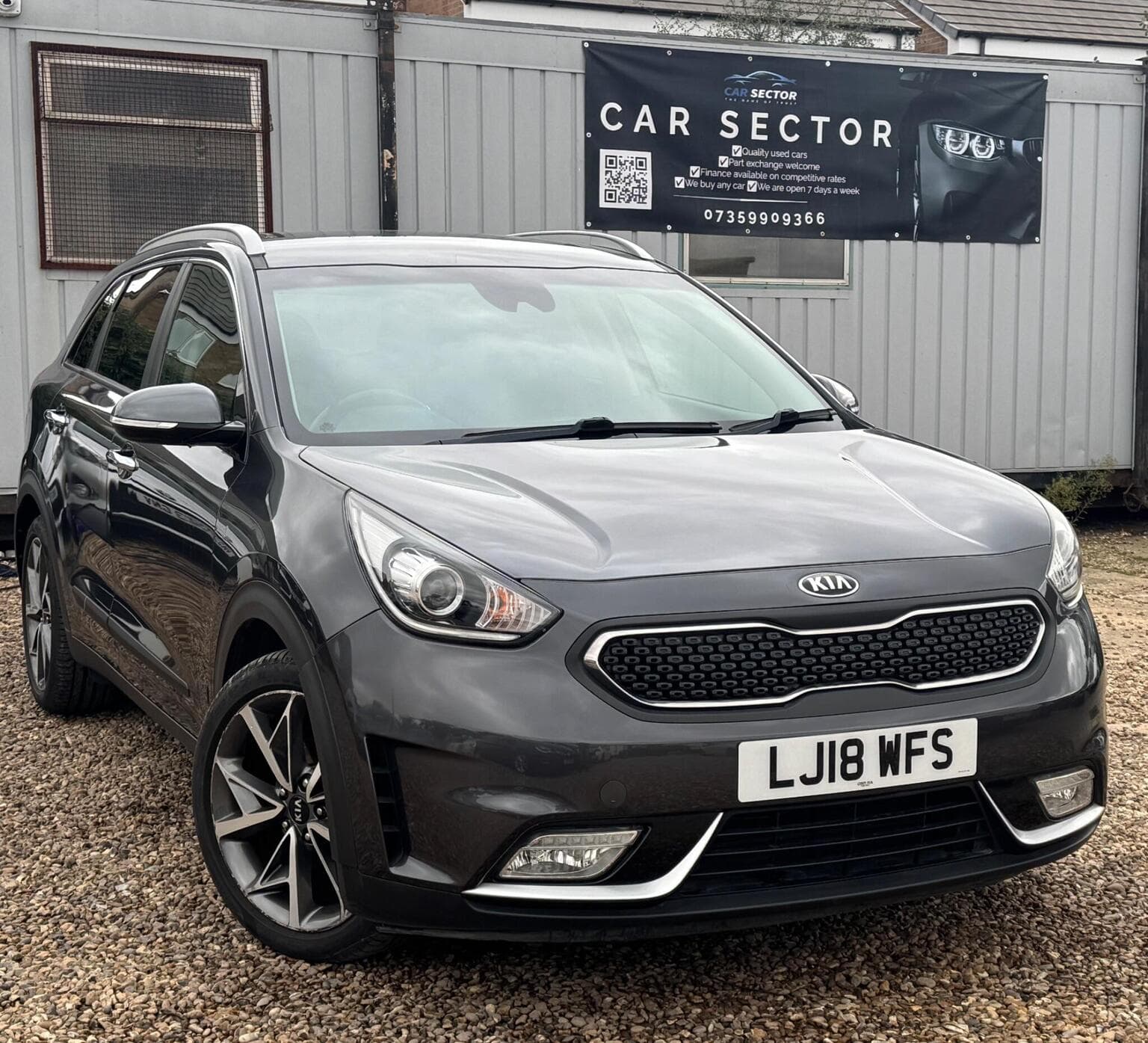 Kia Niro - image 1 of 29