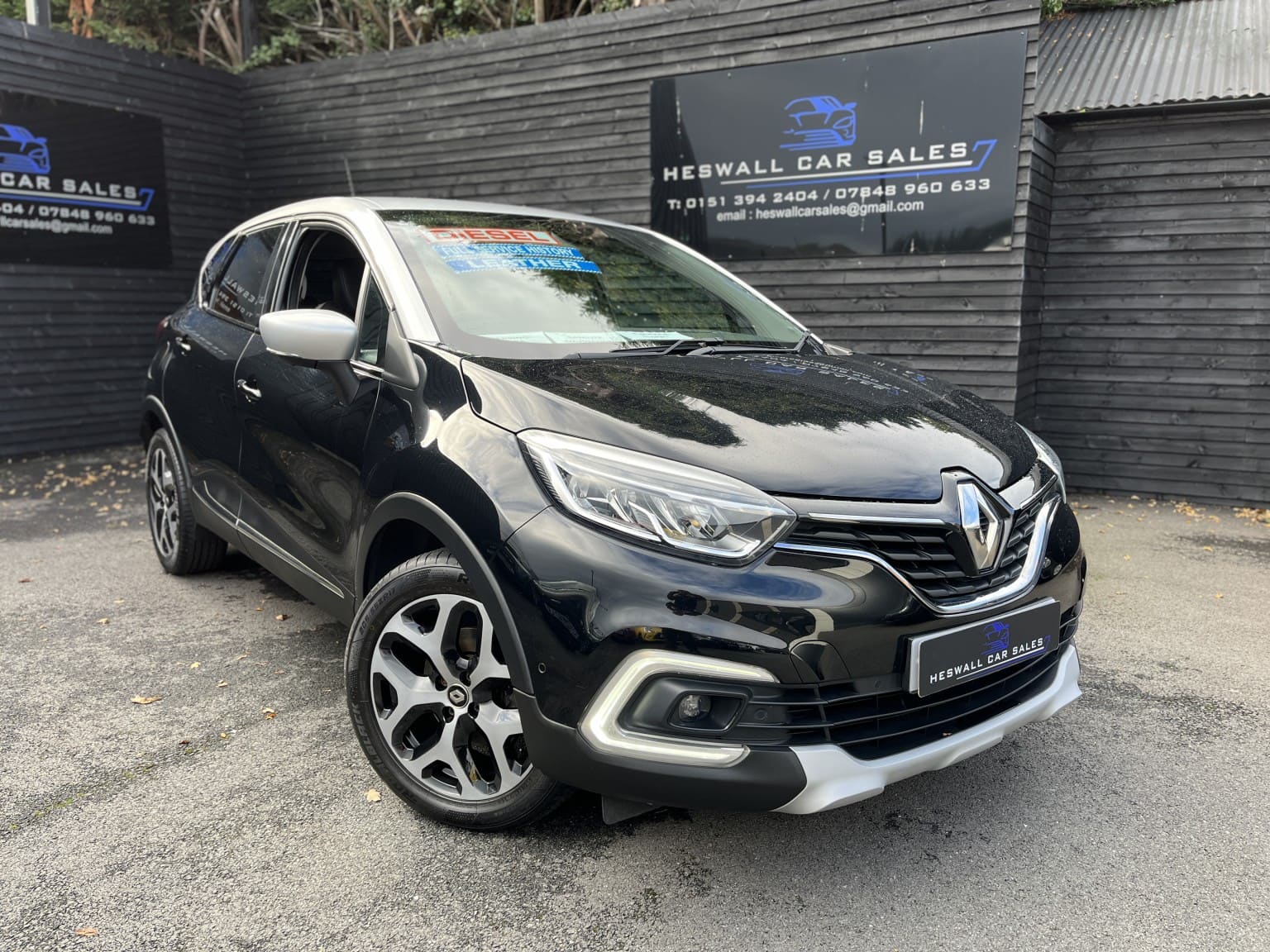 Renault Captur - image 1 of 29