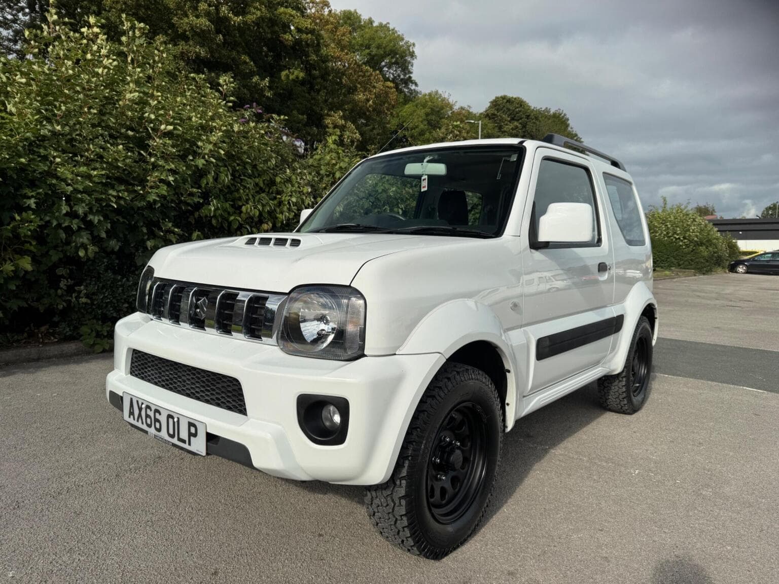 Suzuki Jimny - image 1 of 59