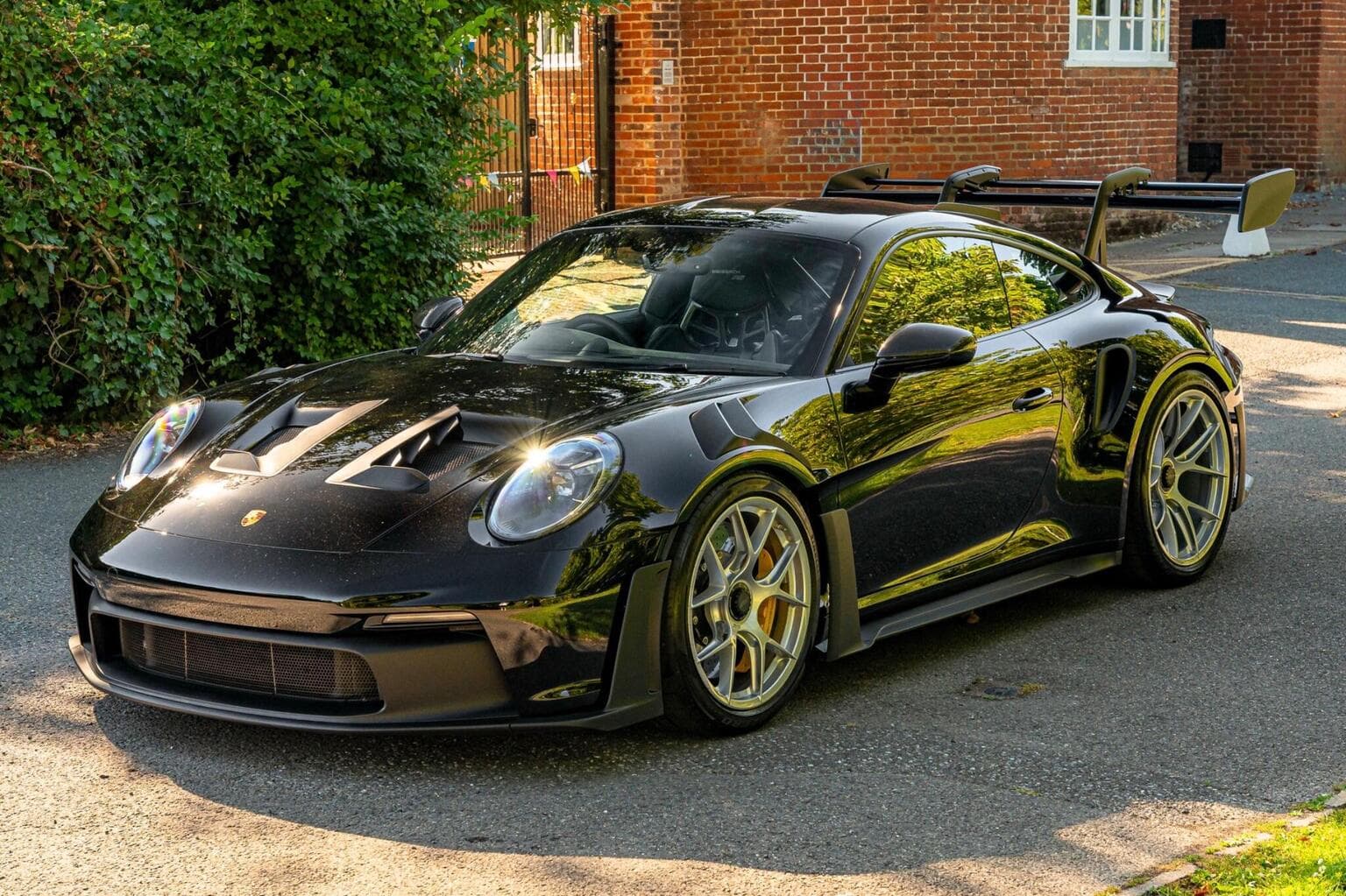 Porsche 911 - image 1 of 81