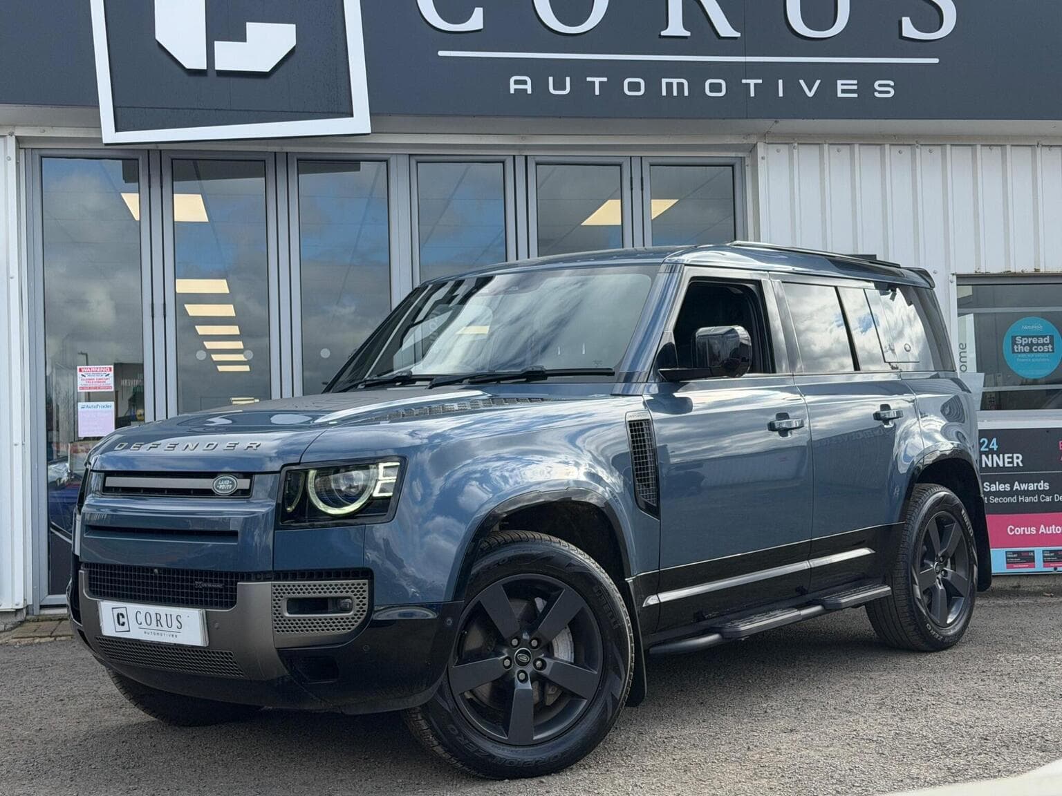 Land Rover Defender 110 - image 1 of 23