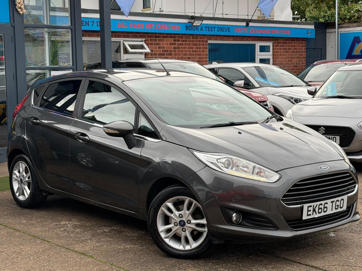 2016 Ford Fiesta 1.25 Zetec Euro 6 5dr in grey — photo 1 of 71