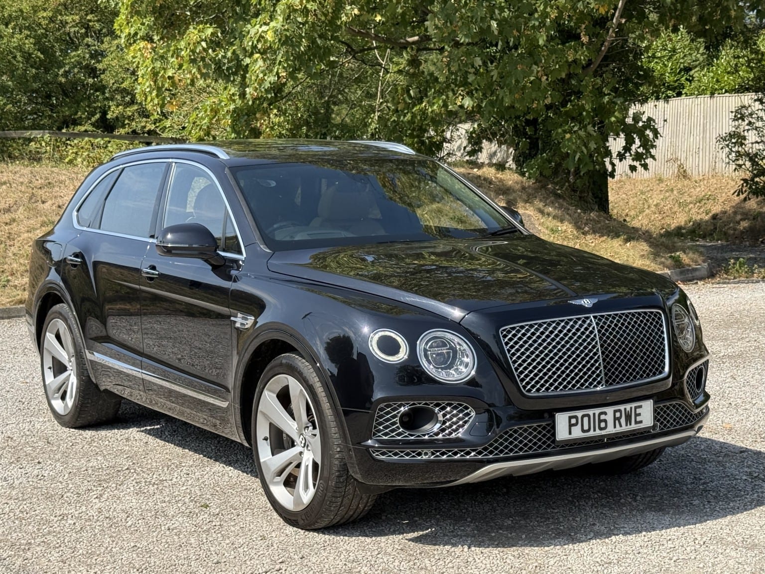 Bentley Bentayga - image 1 of 25