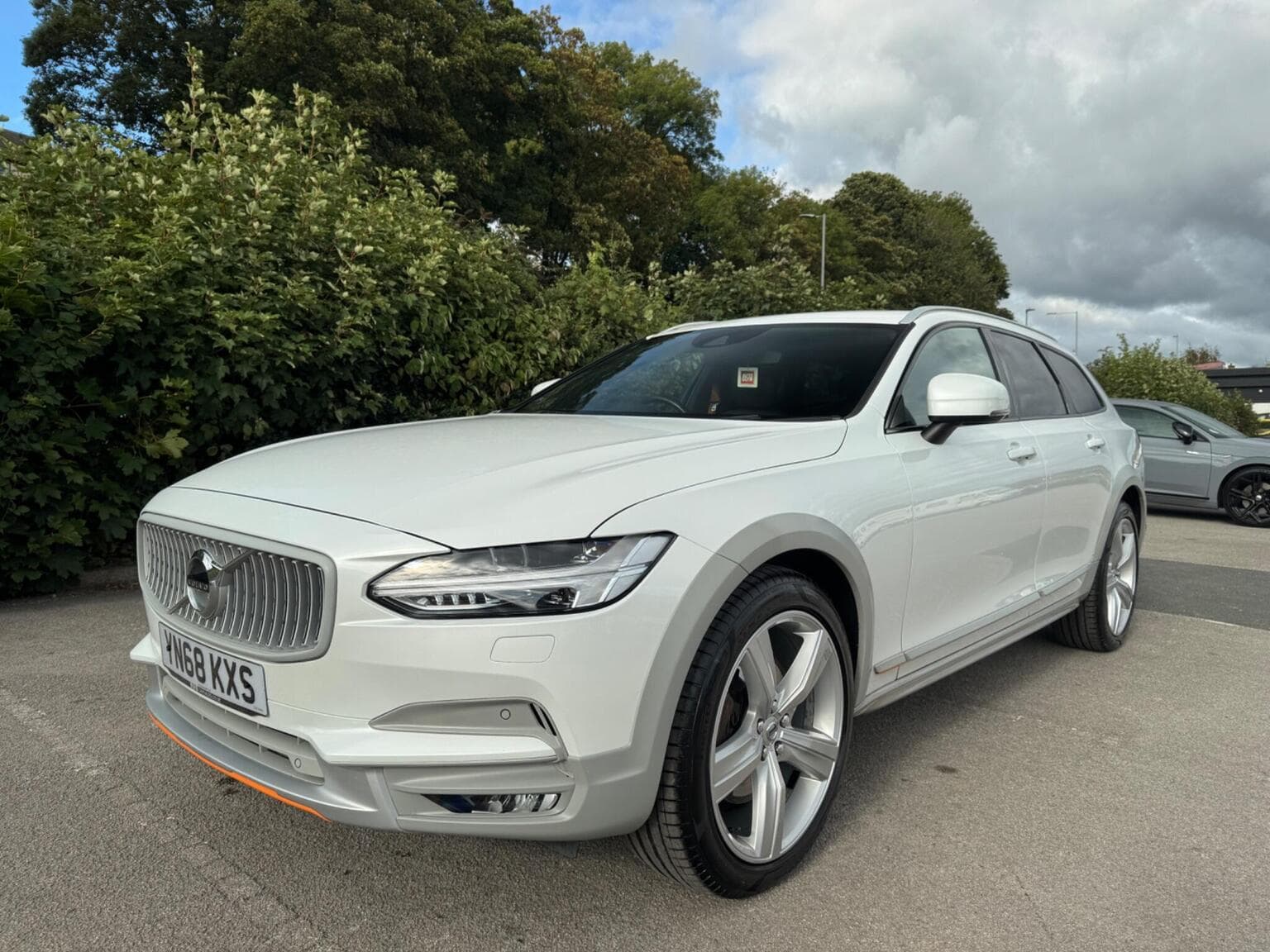 Volvo V90 Cross Country - image 1 of 75