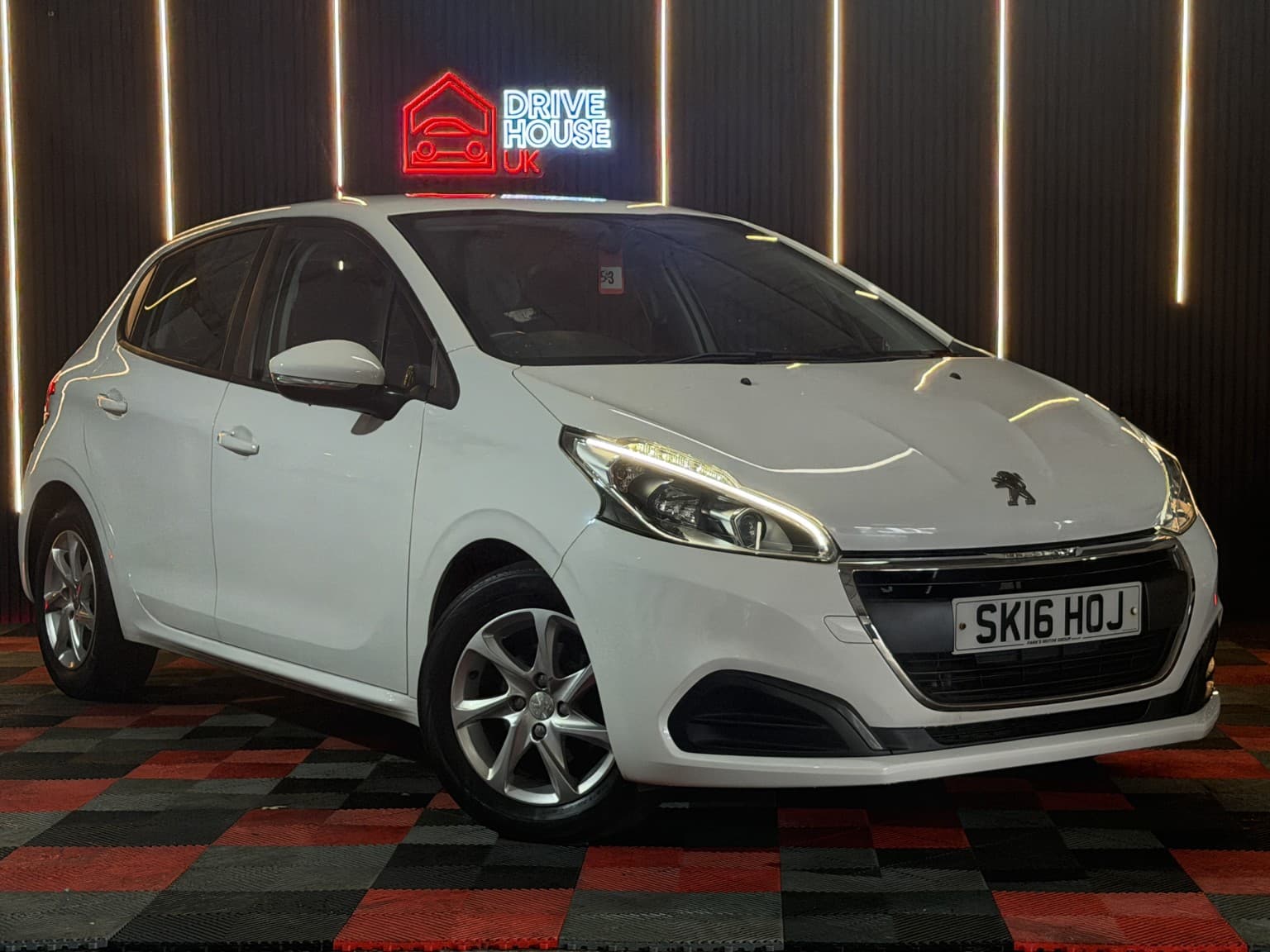 Peugeot 208 - image 1 of 27