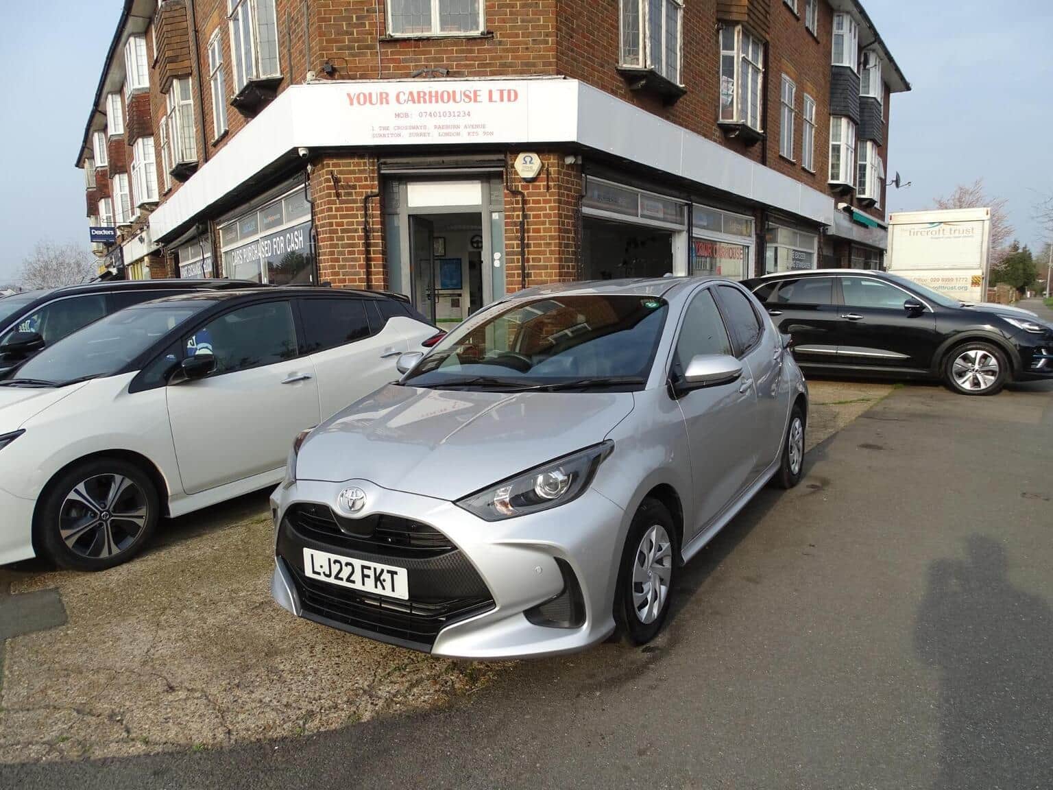 Toyota Yaris - image 1 of 27