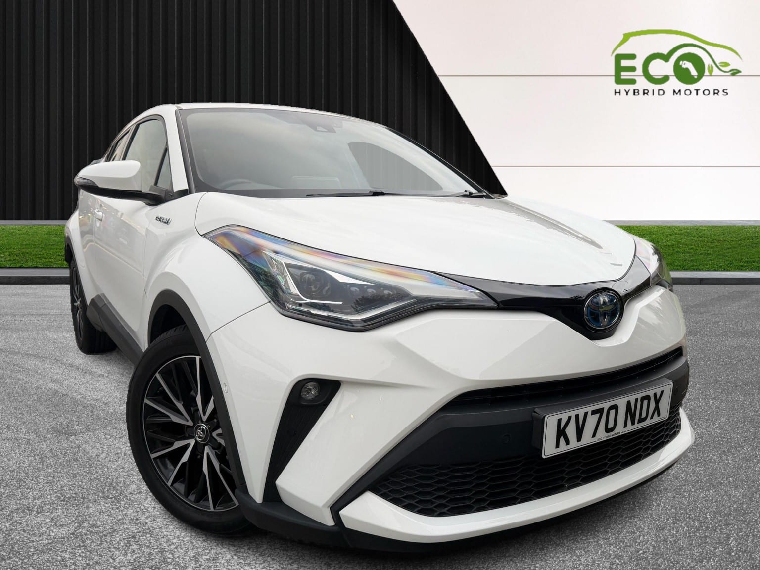 2020 Toyota C-HR 1.8 VVT-h Excel in white — photo 1 of 54