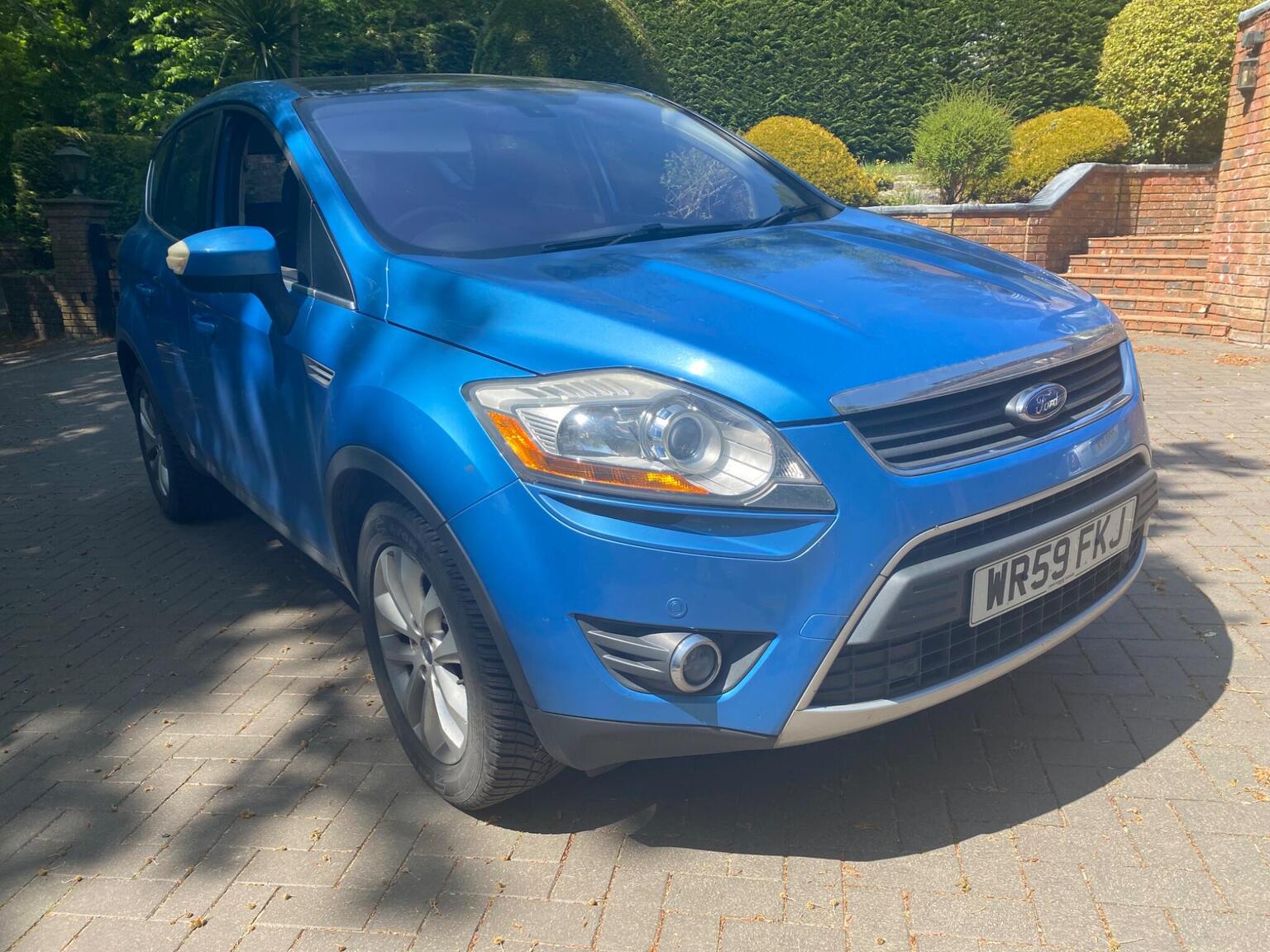 Ford Kuga - image 1 of 31