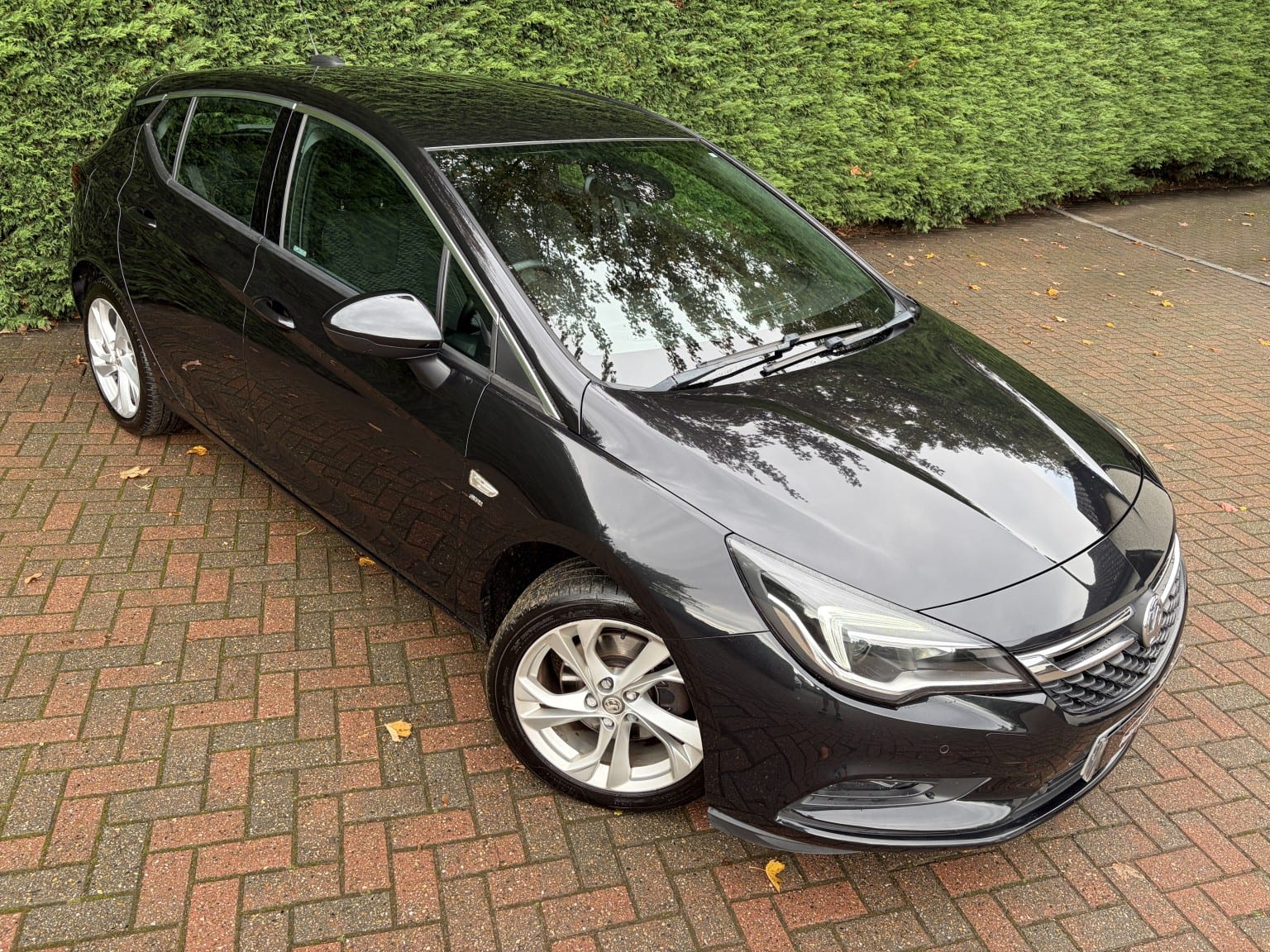 Vauxhall Astra - image 1 of 40