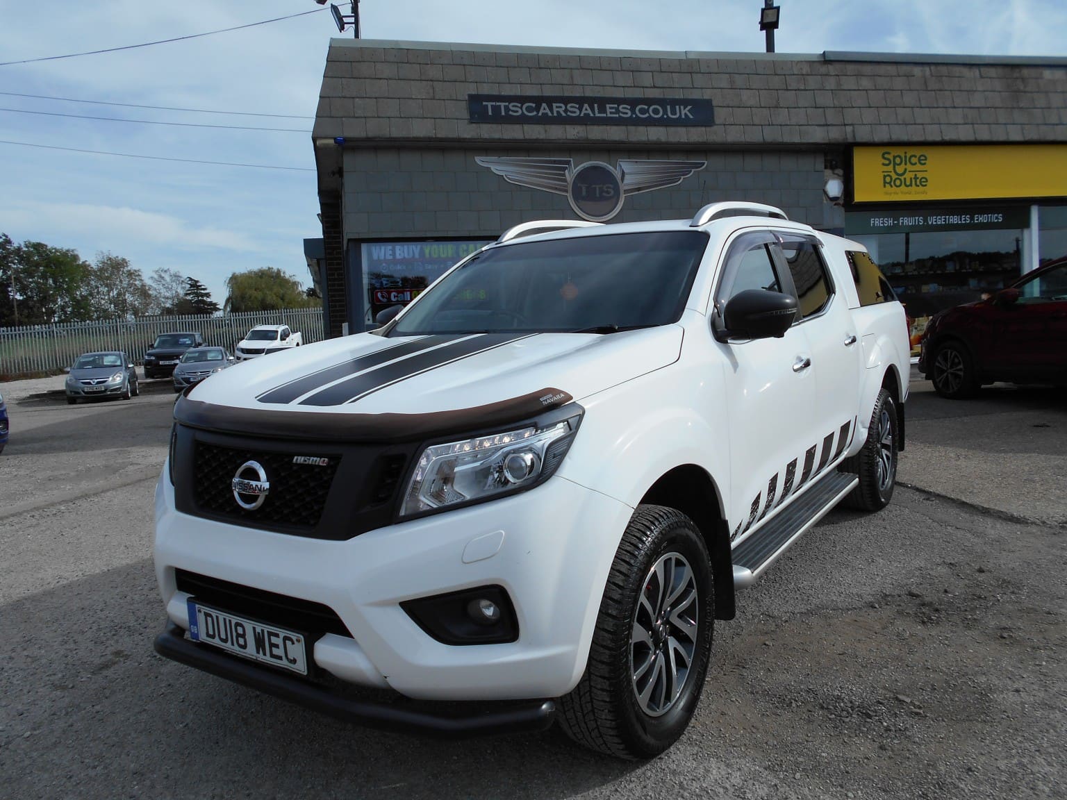Nissan Navara - image 1 of 30