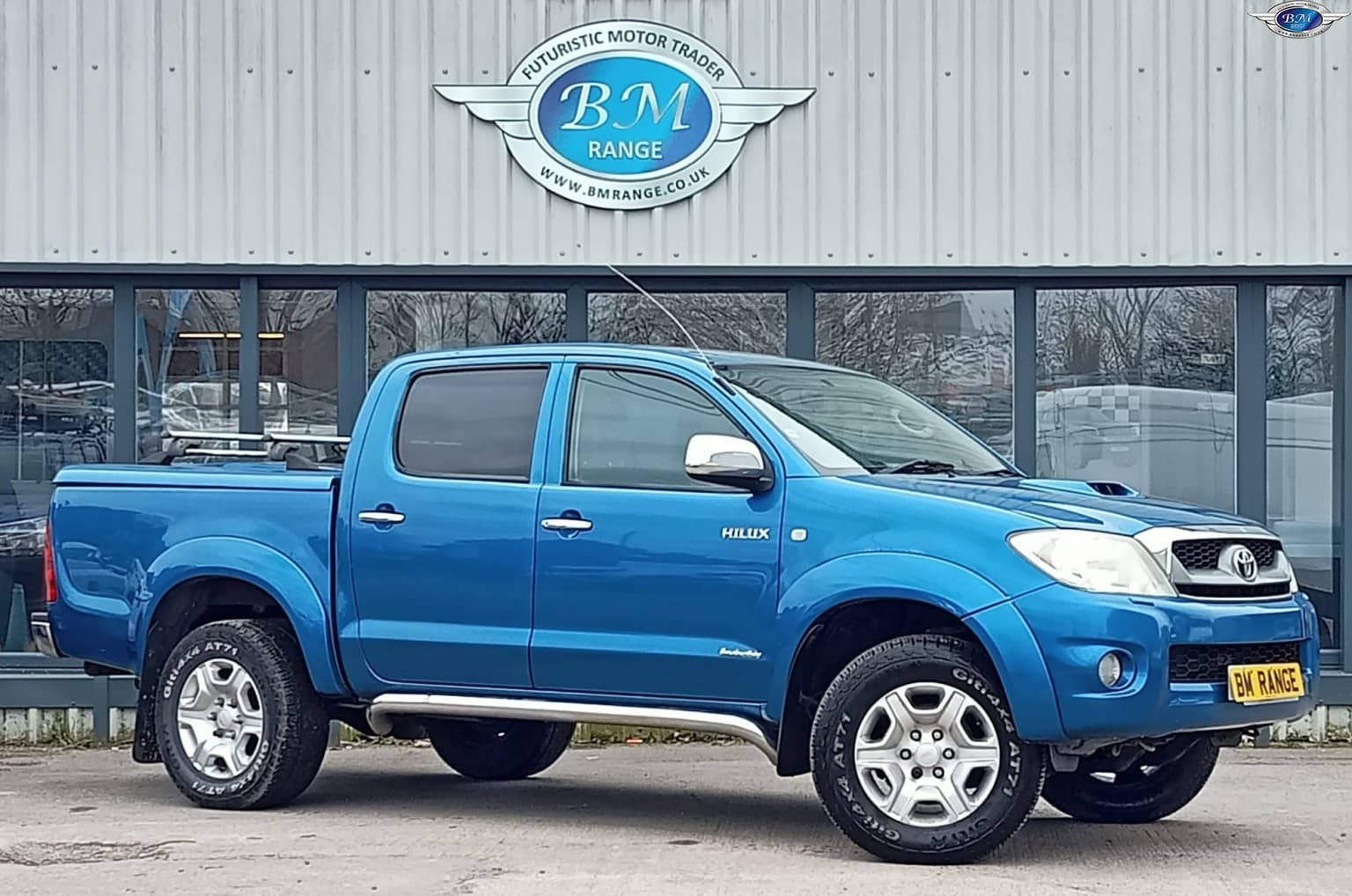 Toyota Hilux - image 1 of 22