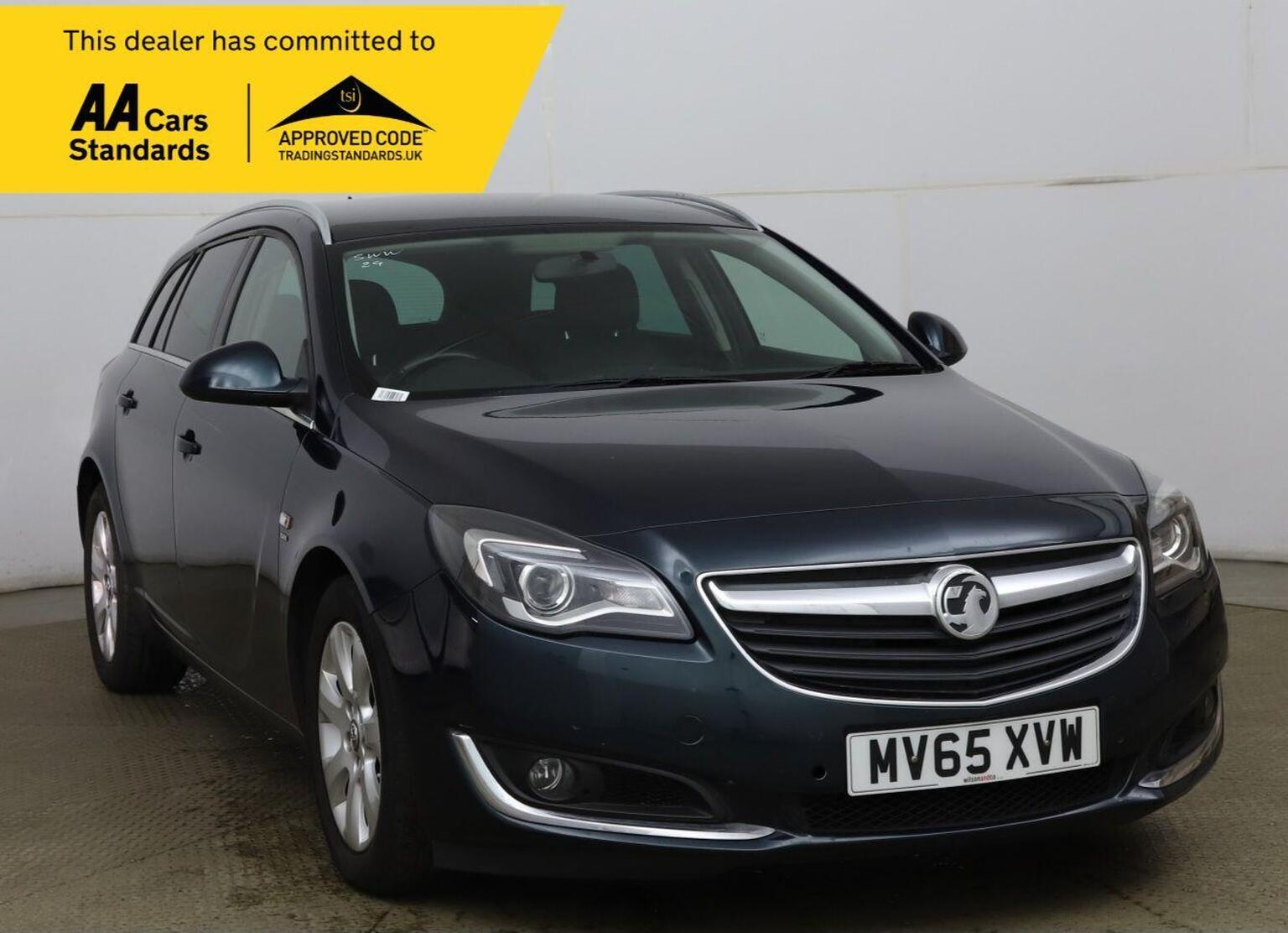 2015 Vauxhall Insignia 2.0 CDTi ecoFLEX SRi Nav Sports Tourer in green — photo 1 of 22