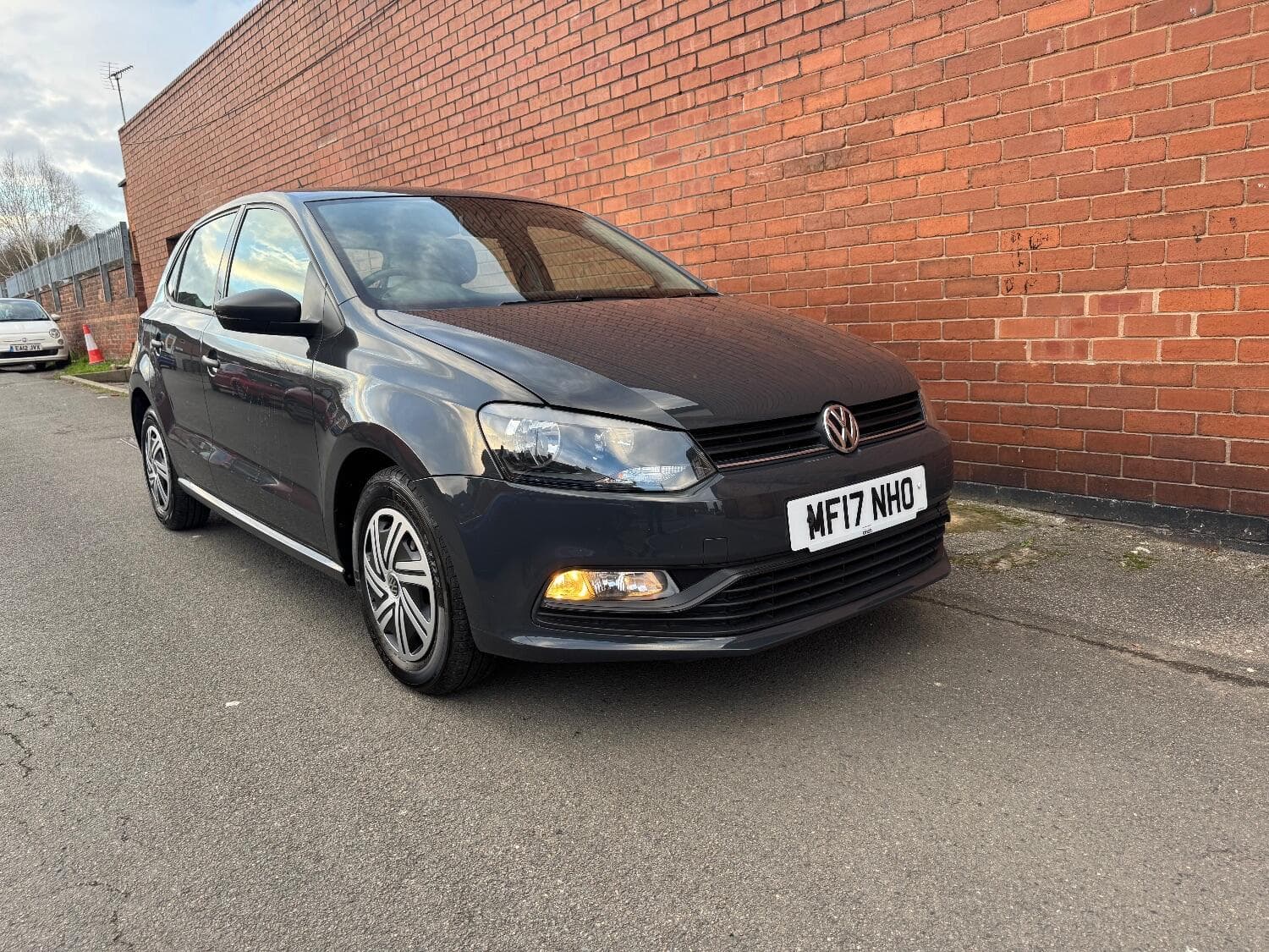 Volkswagen Polo - image 1 of 6