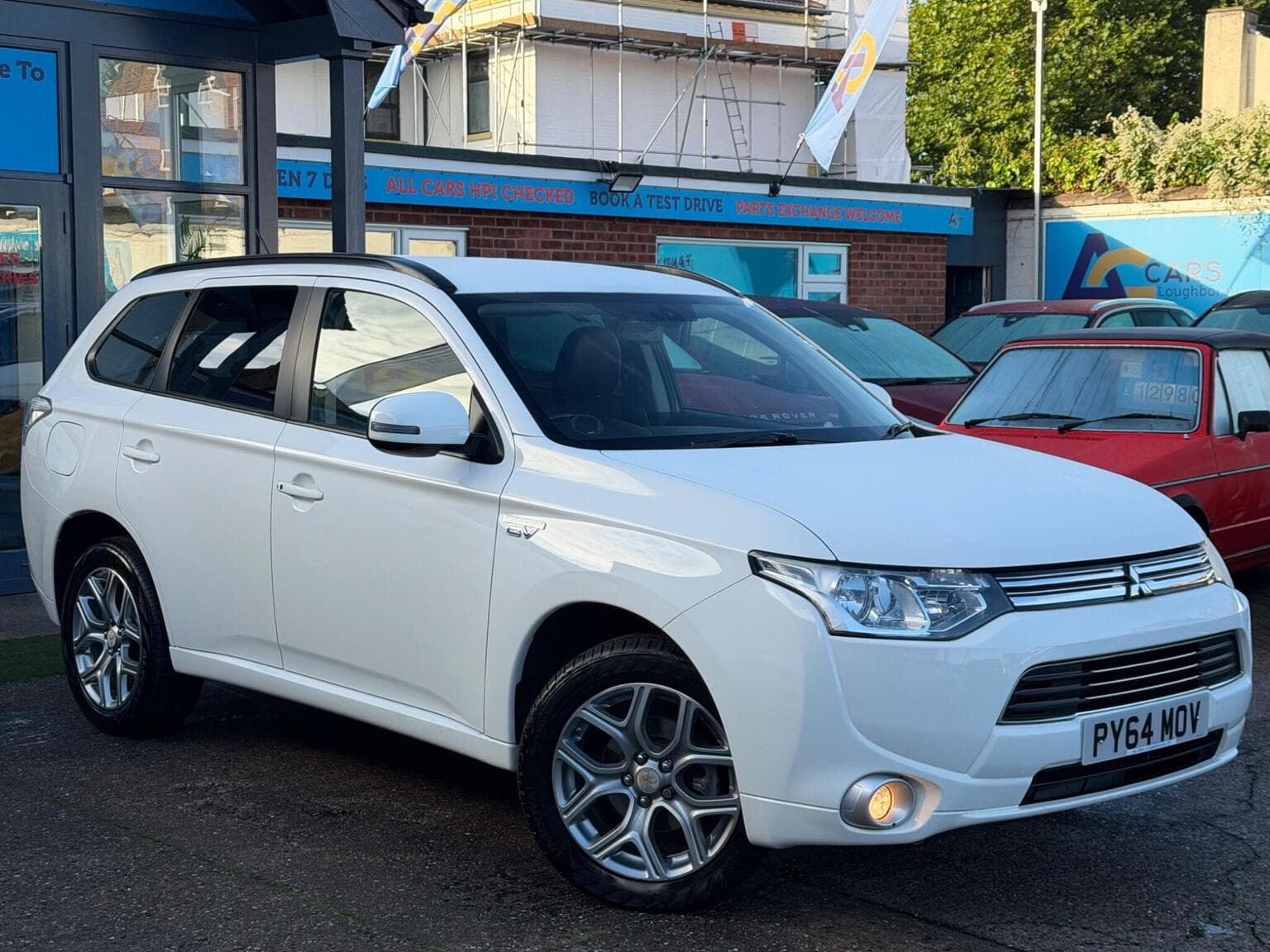 Mitsubishi Outlander - image 1 of 71