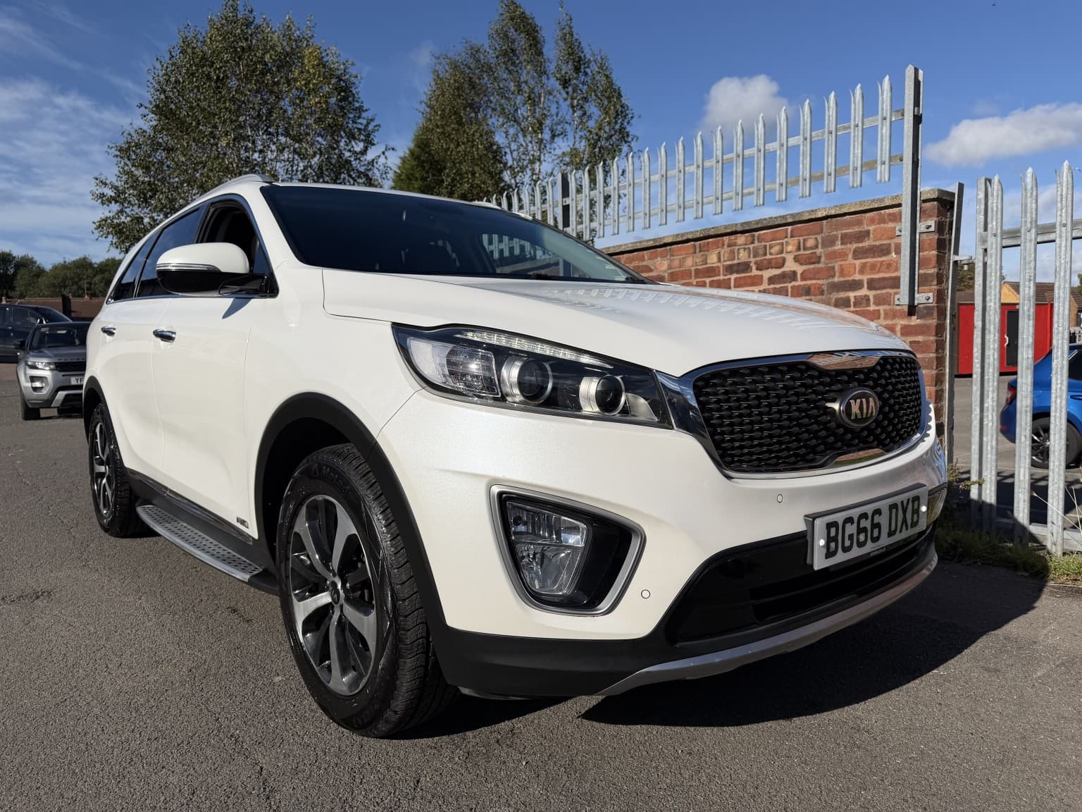 Kia Sorento - image 1 of 20