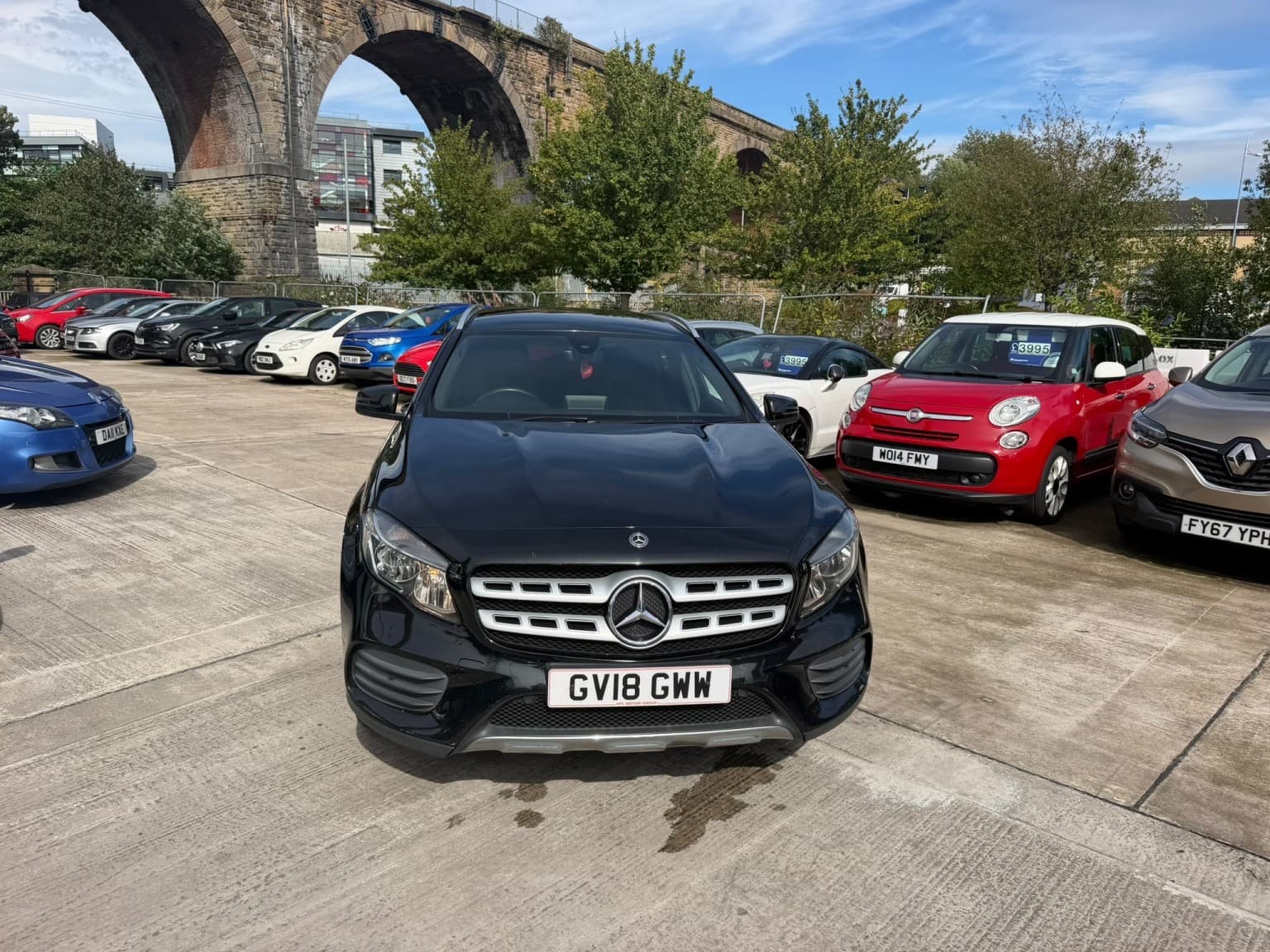 Mercedes-Benz GLA - image 1 of 14