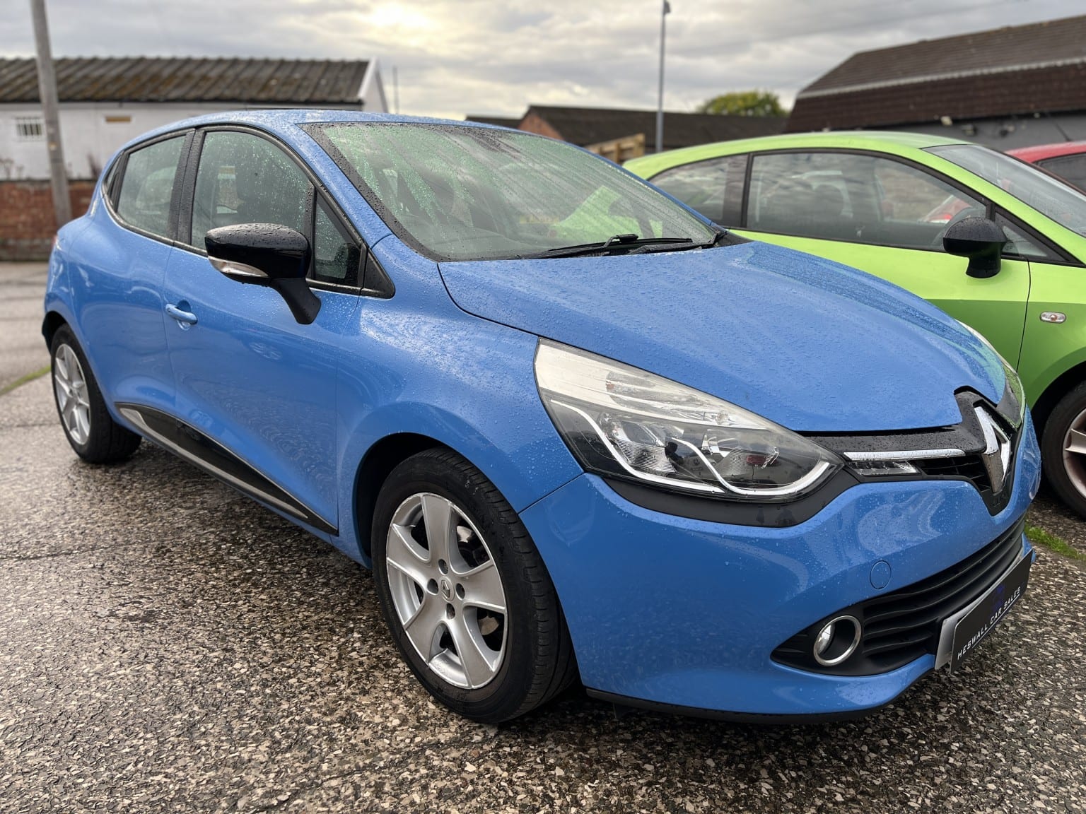 Renault Clio - image 1 of 2