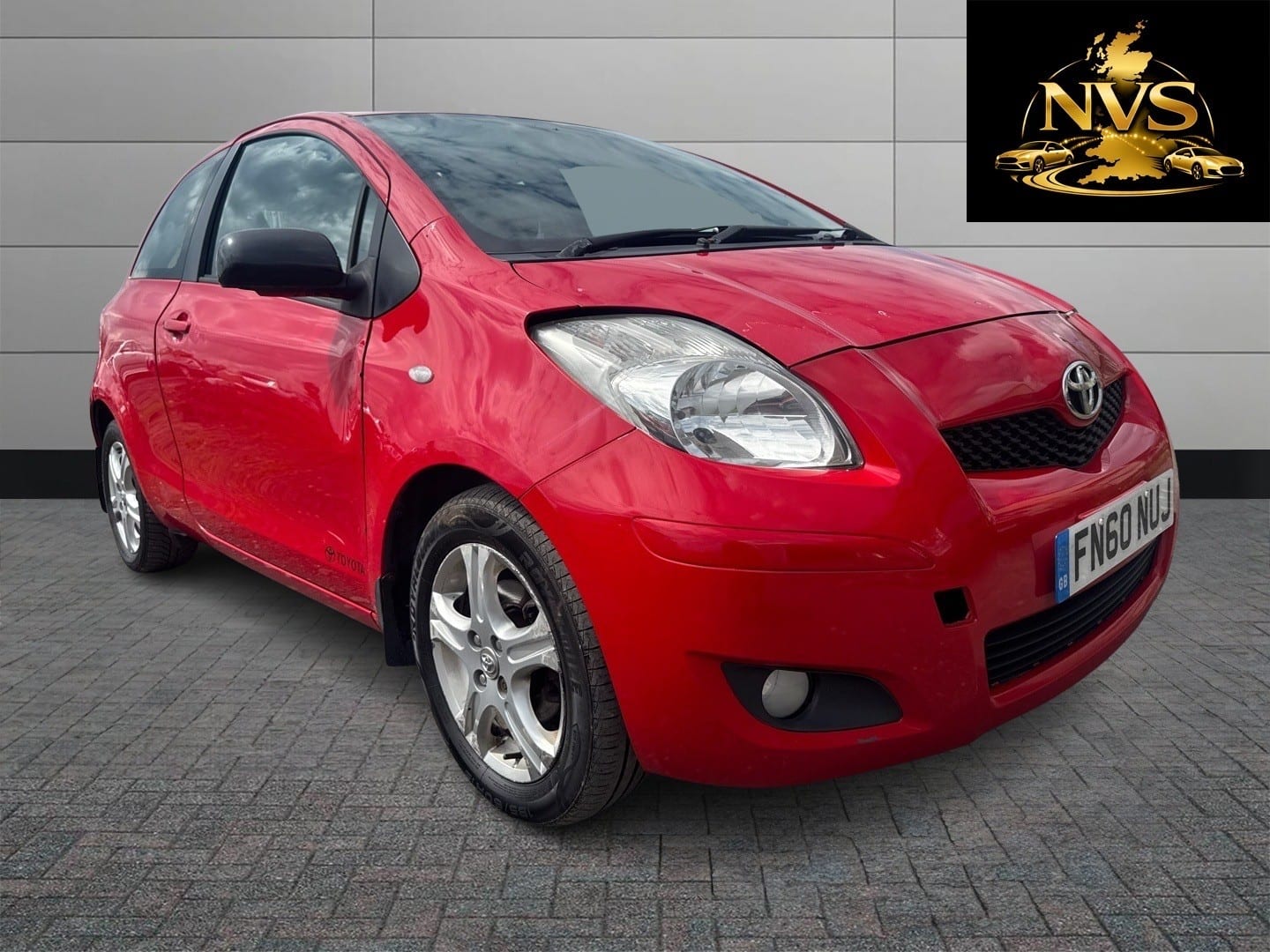 Toyota Yaris - image 1 of 12