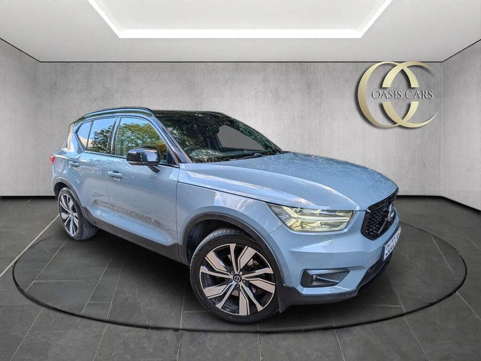 Volvo XC40 - image 1 of 20