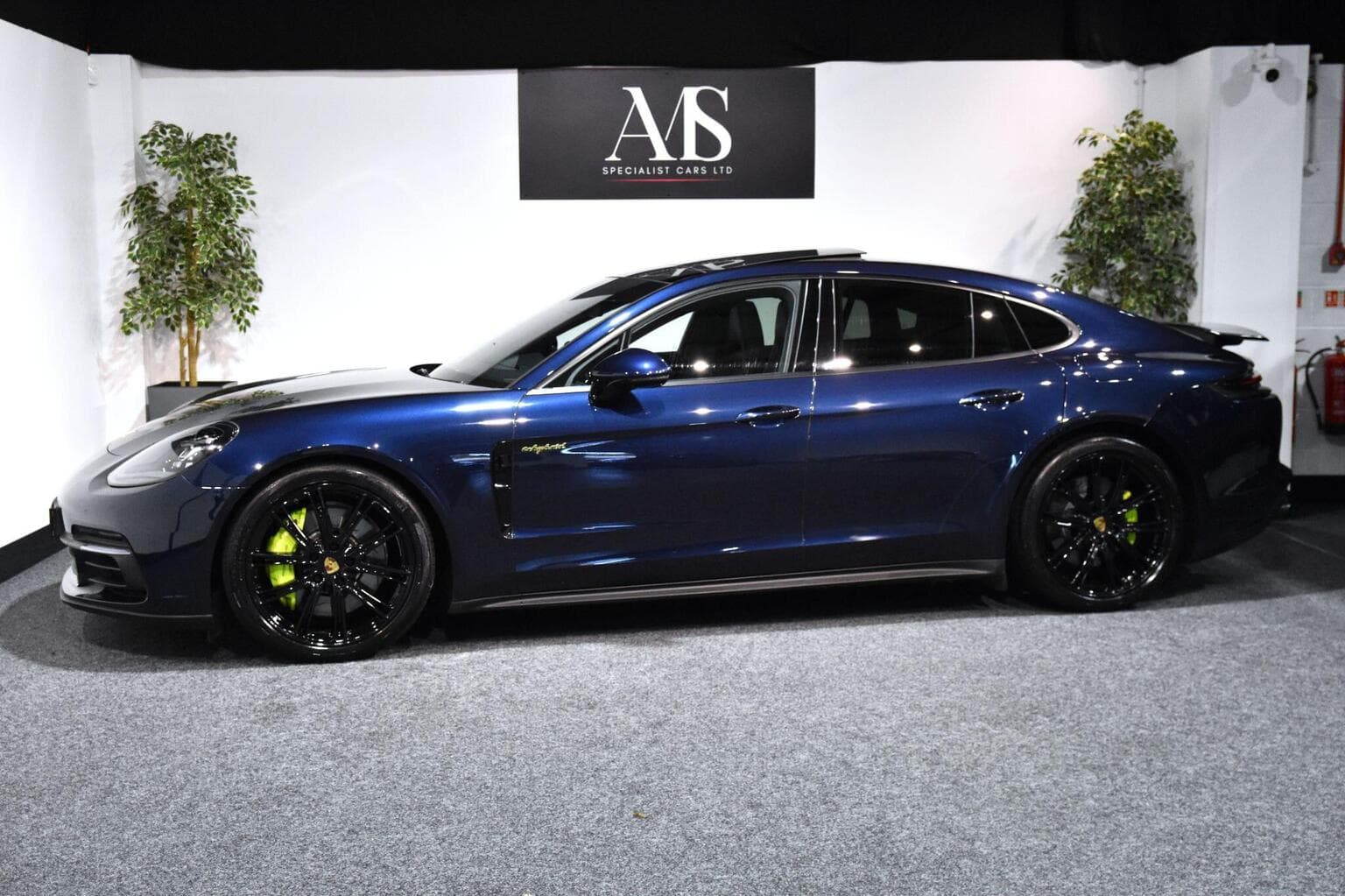 Porsche Panamera - image 1 of 35