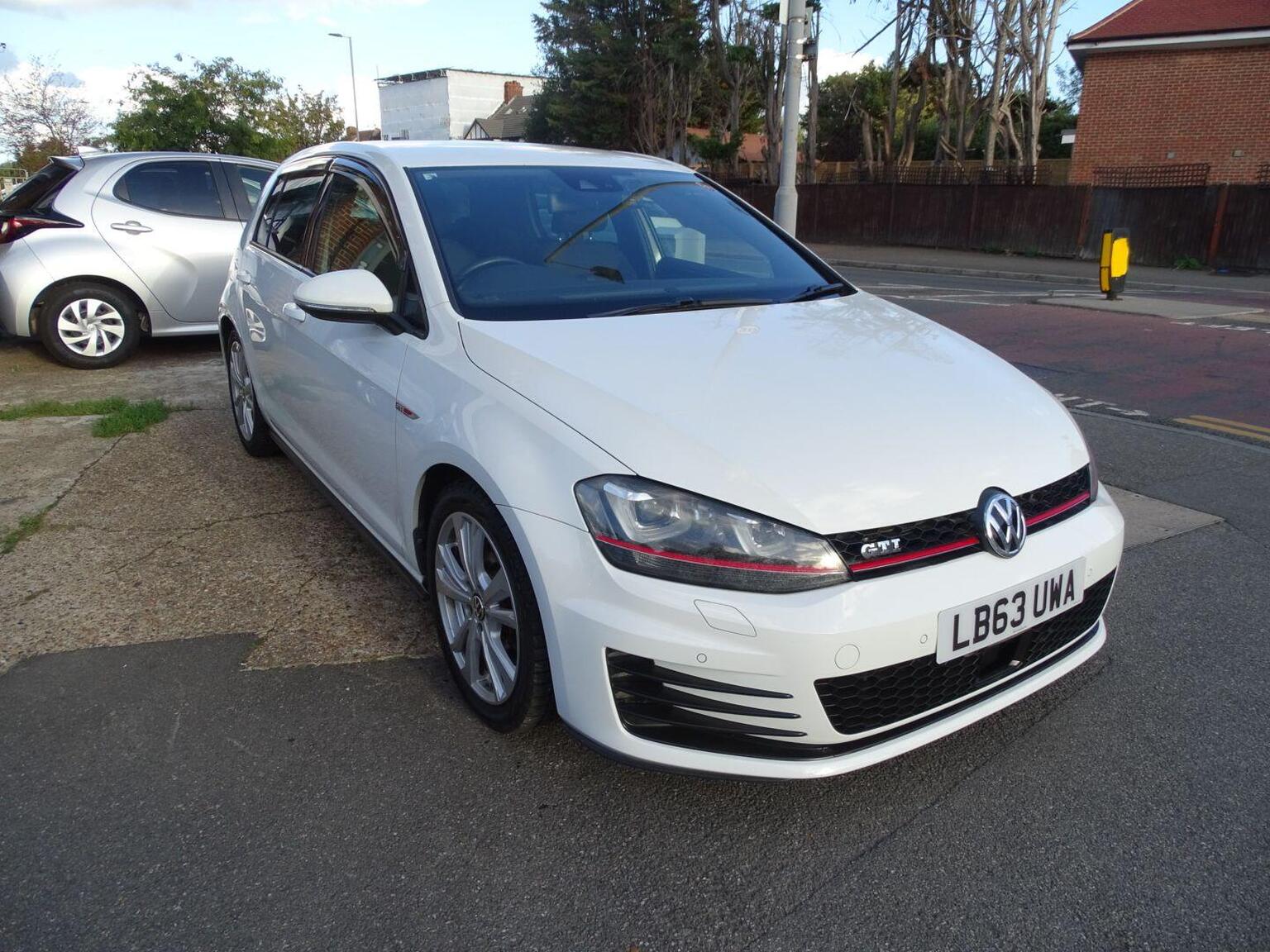 Volkswagen Golf - image 1 of 31