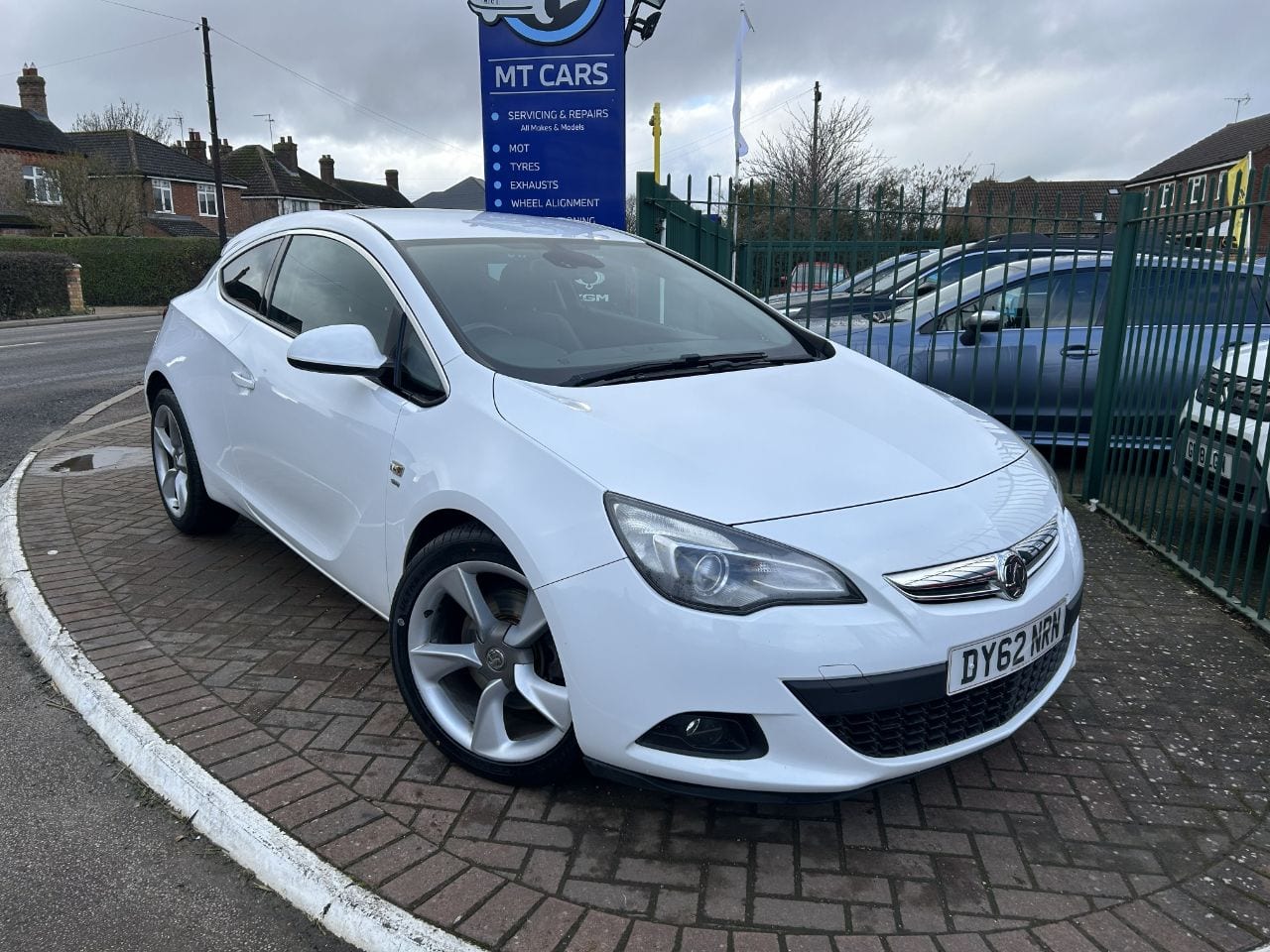 Vauxhall Astra GTC - image 1 of 25