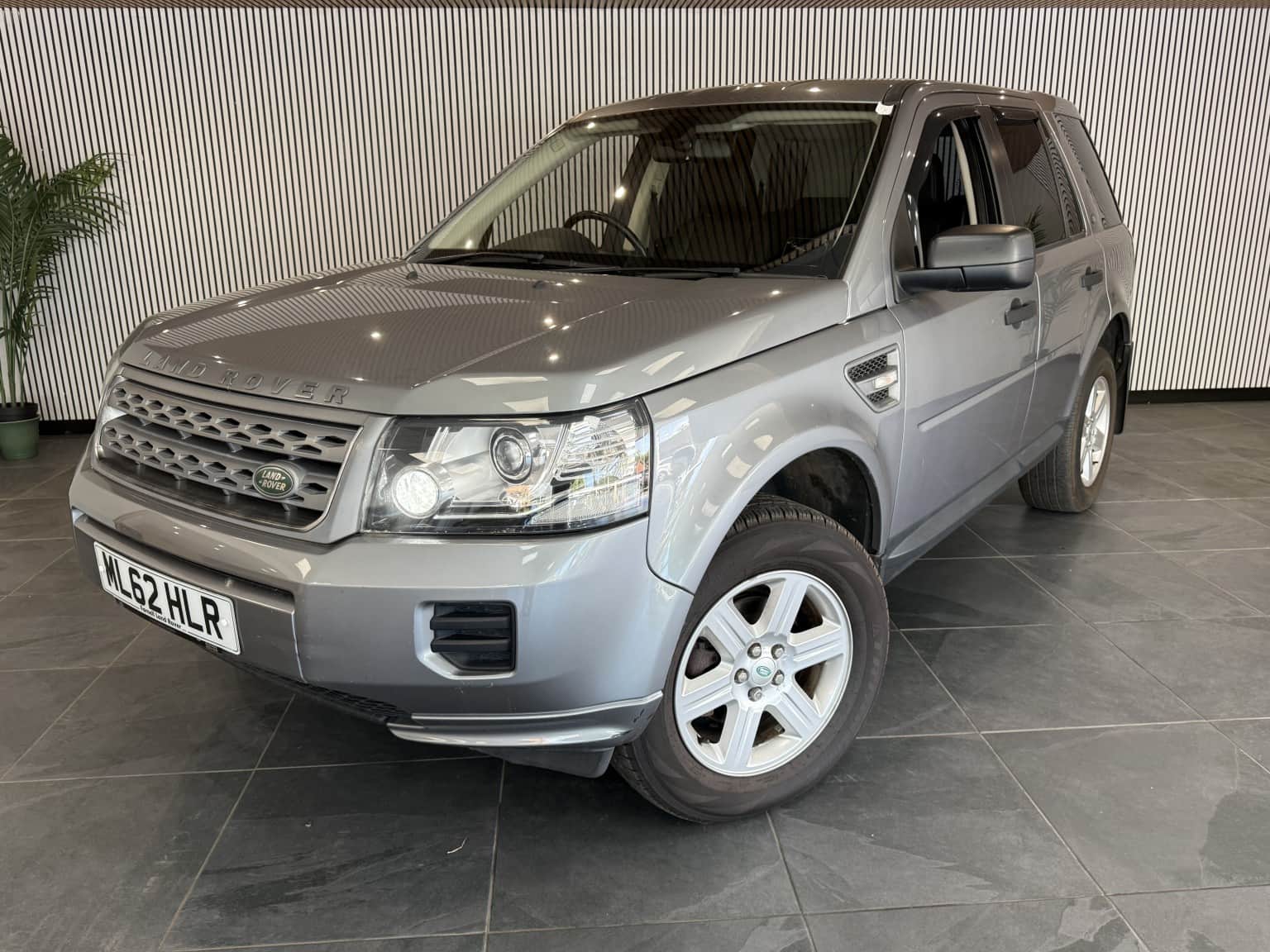 Land Rover Freelander 2 - image 1 of 28