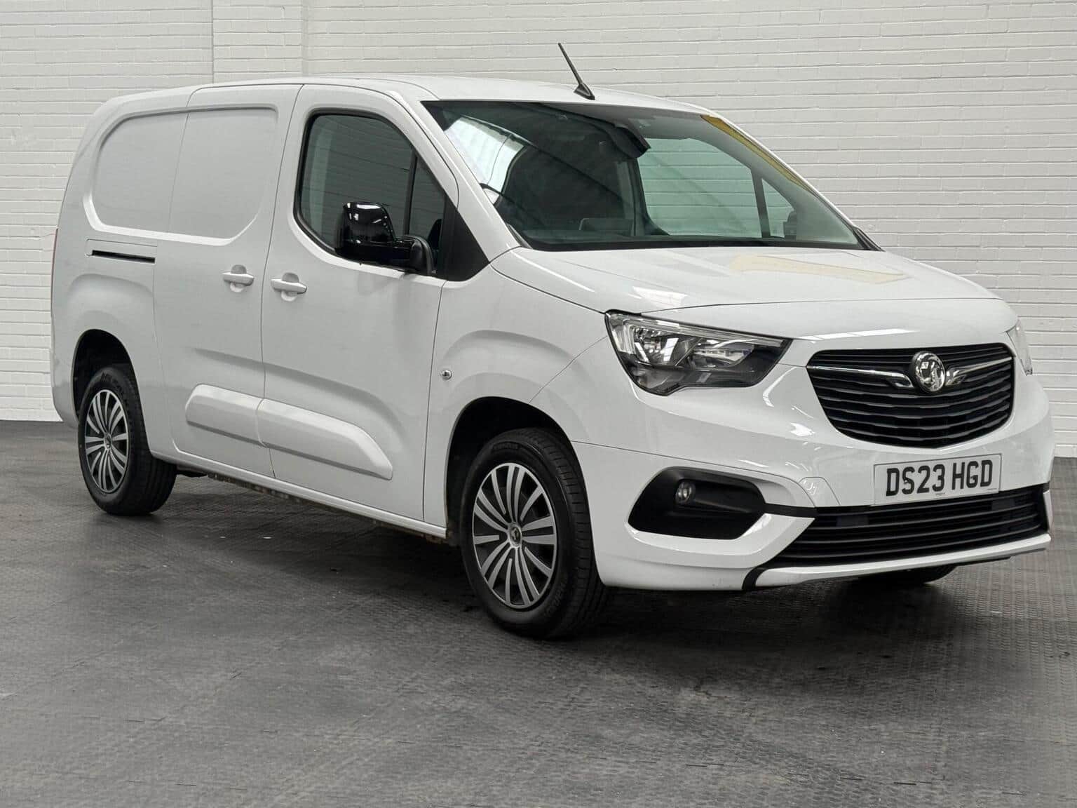 Vauxhall Combo - image 1 of 97