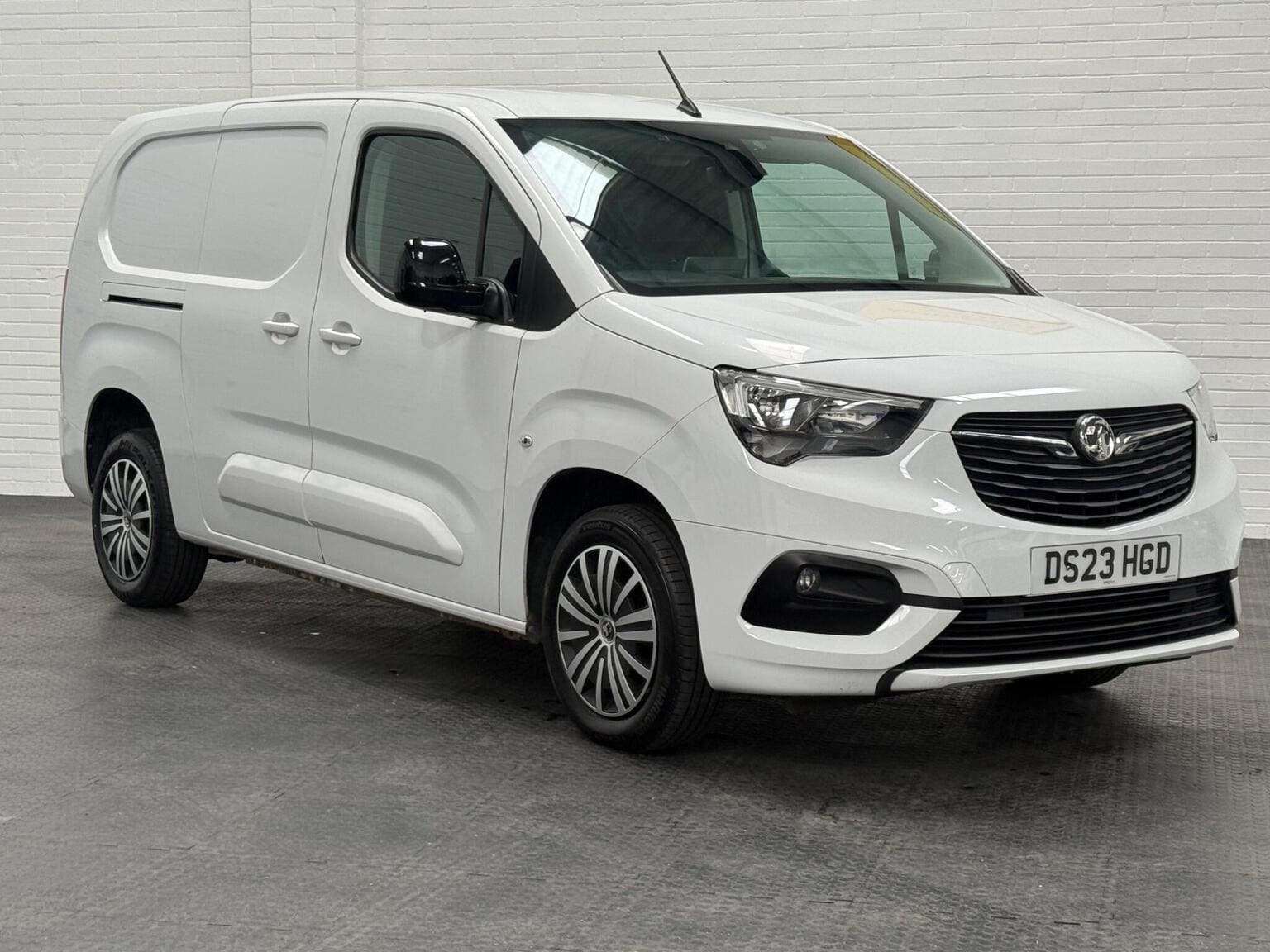 Vauxhall Combo - image 1 of 97