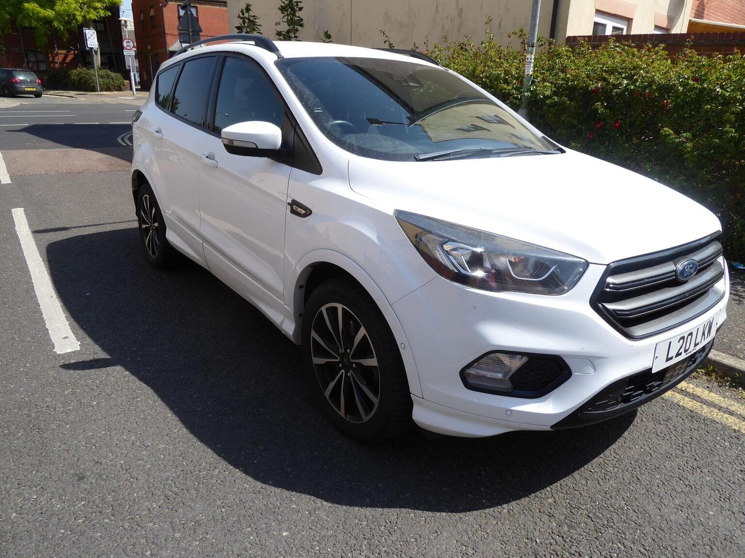 Ford Kuga - image 1 of 22