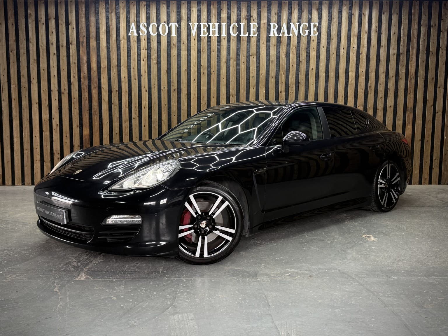 Porsche Panamera - image 1 of 47