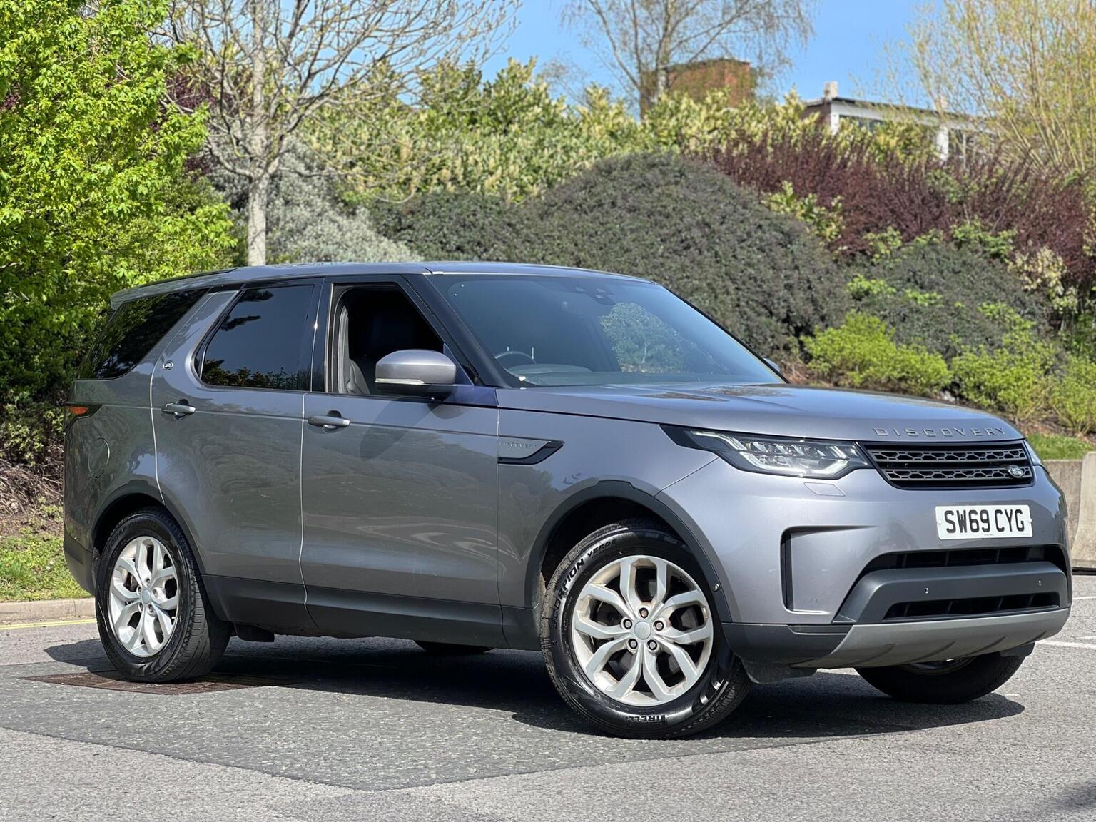 Land Rover Discovery - image 1 of 46