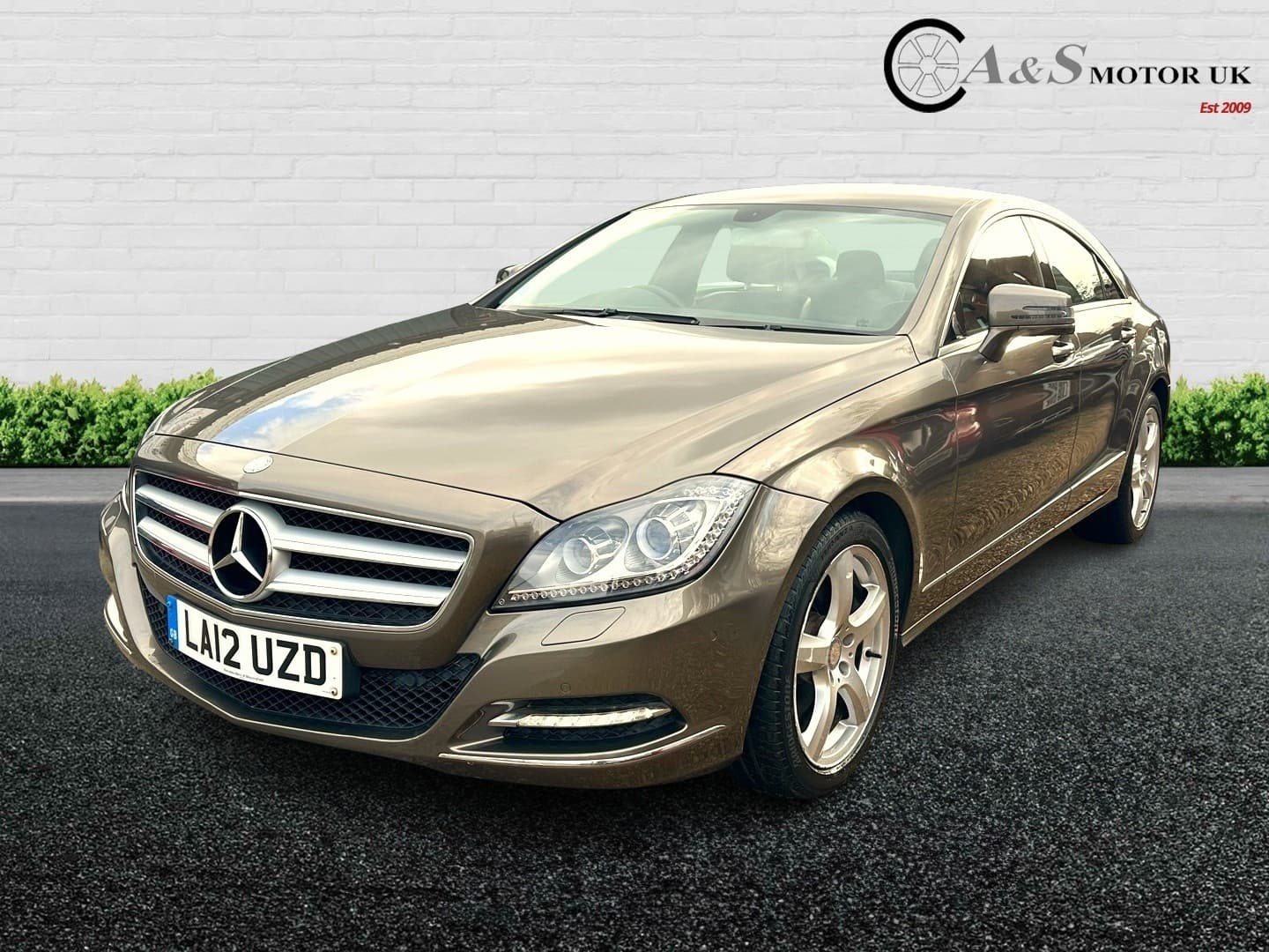 Mercedes-Benz CLS - image 1 of 24