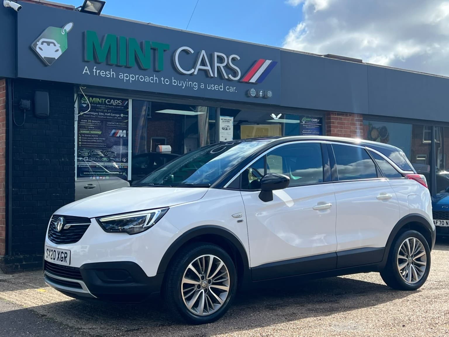 Vauxhall Crossland X - image 1 of 40