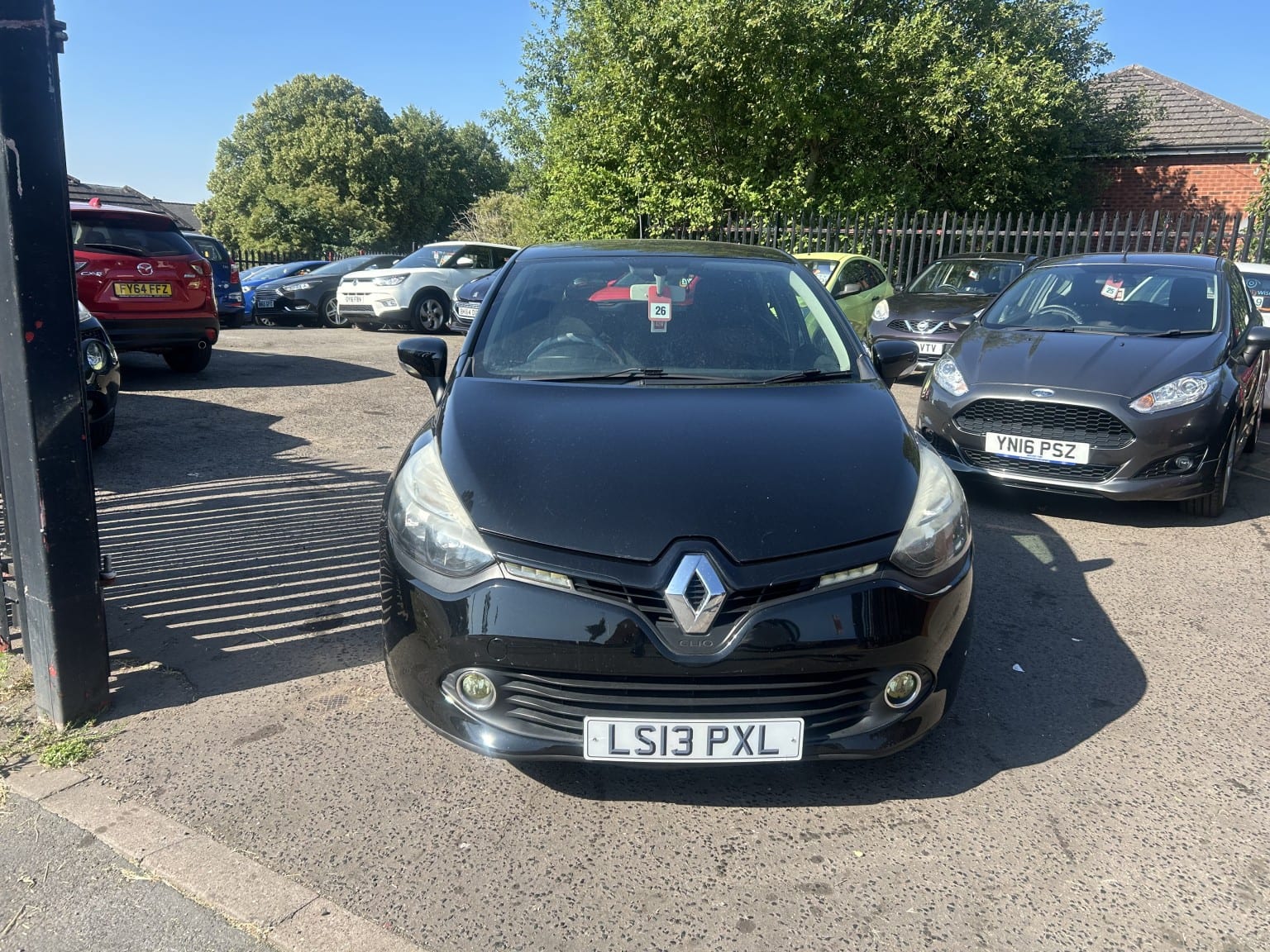 Renault Clio - image 1 of 54