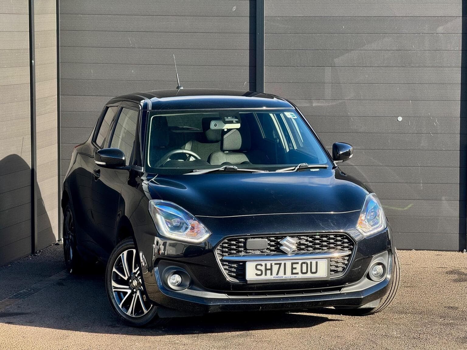 Suzuki Swift - image 1 of 65